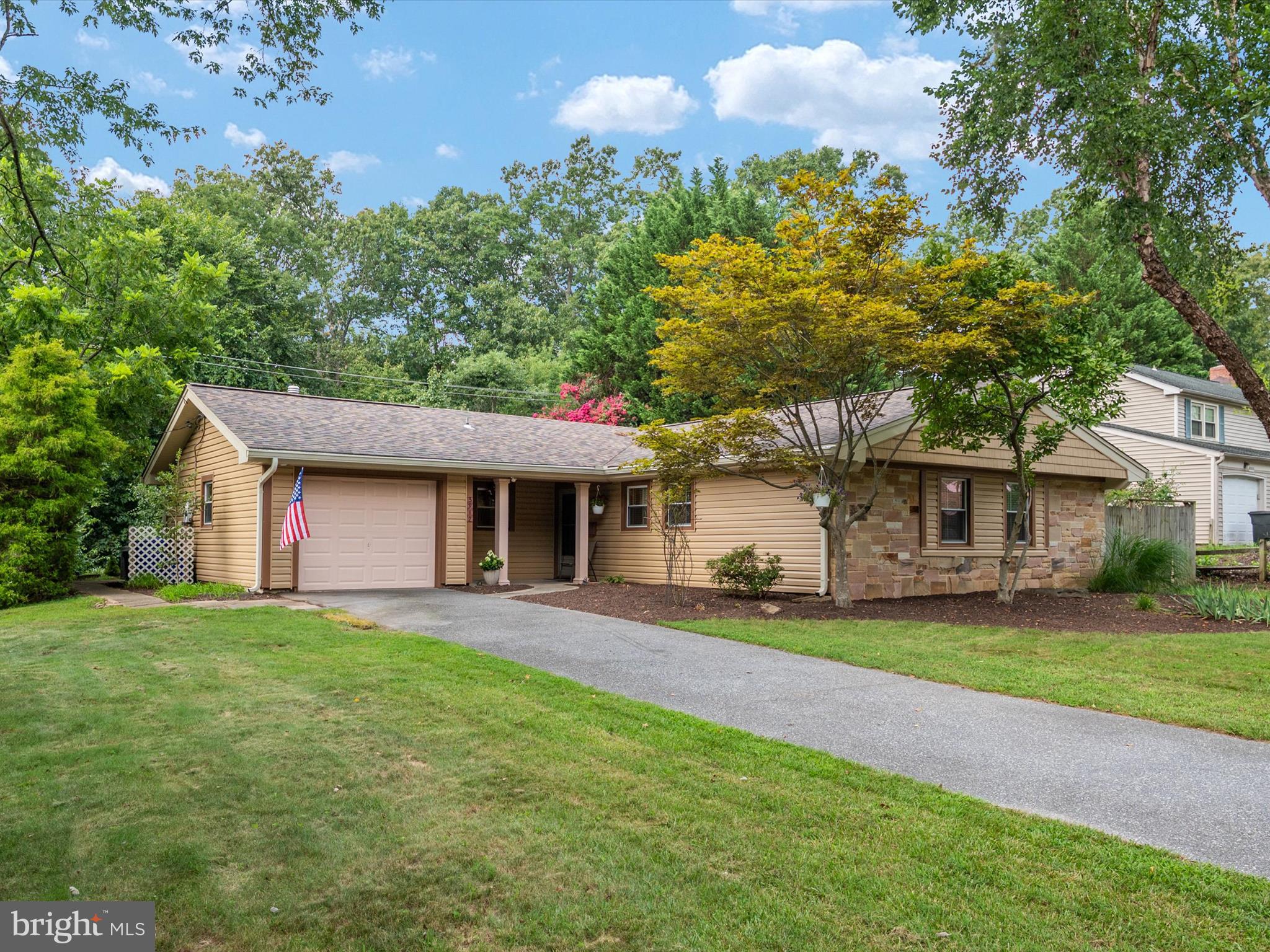 3912 WAKEFIELD LANE