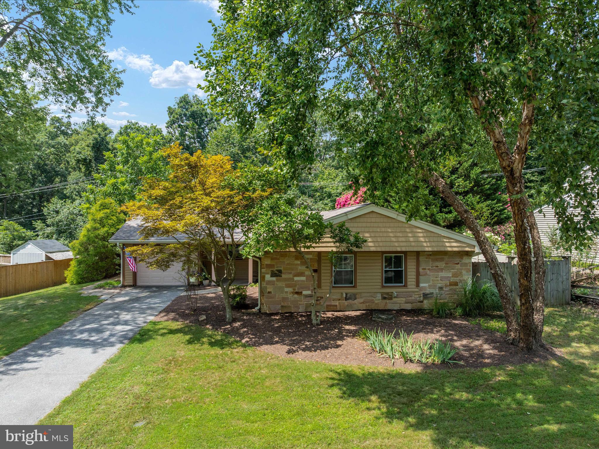 3912 WAKEFIELD LANE