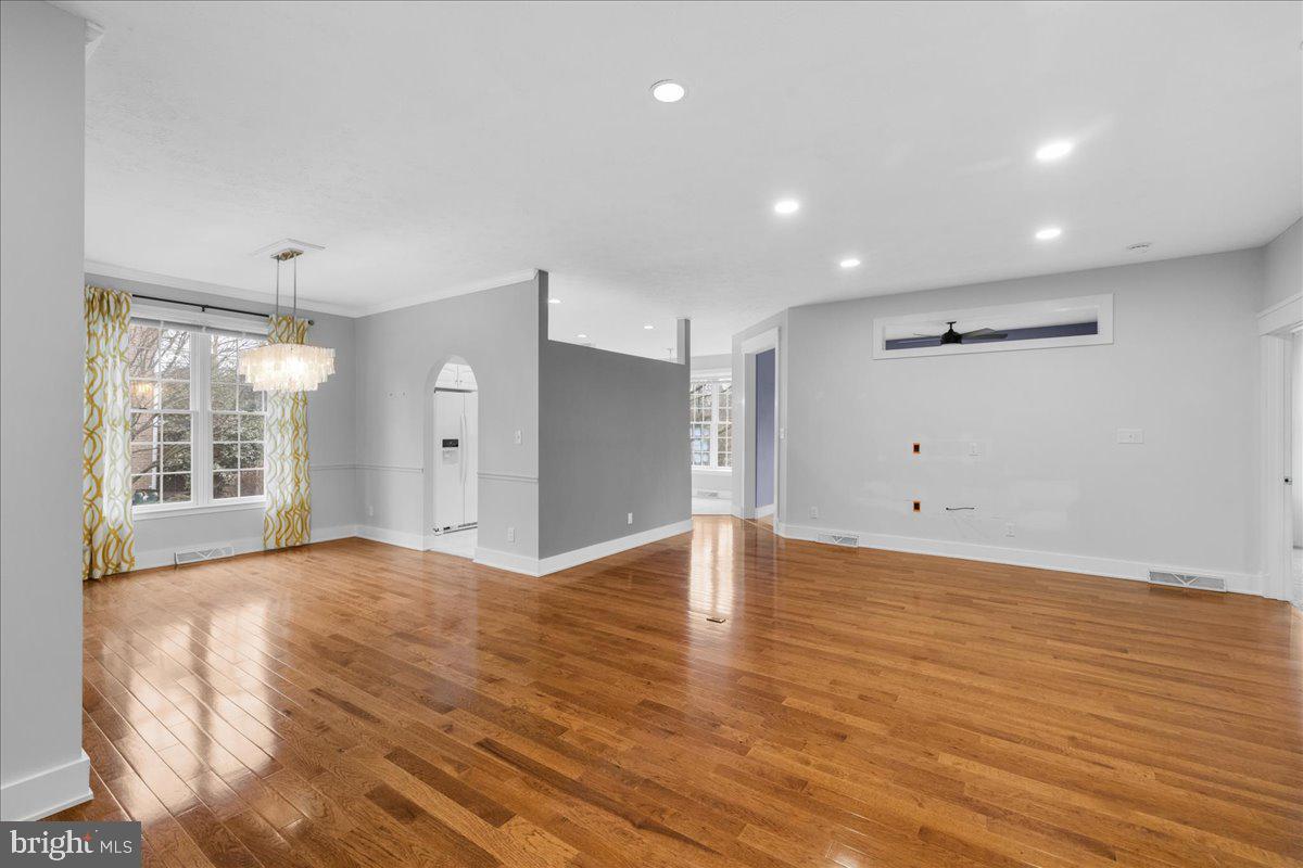 832 WINDER COURT
