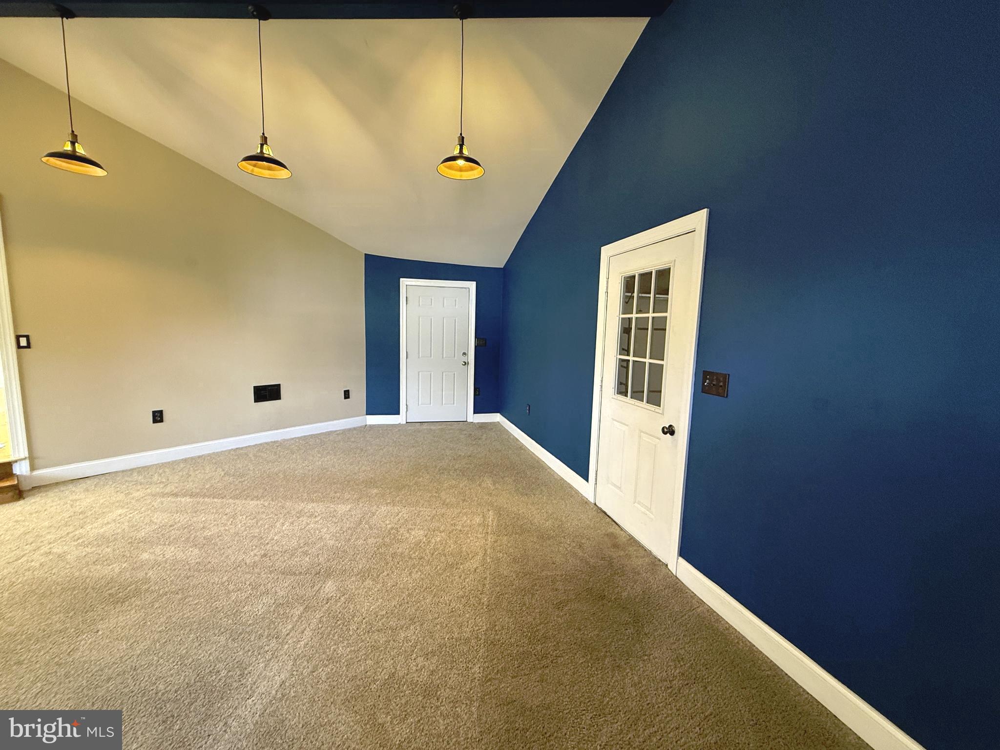 HILLCREST ORCHARDS - Residential