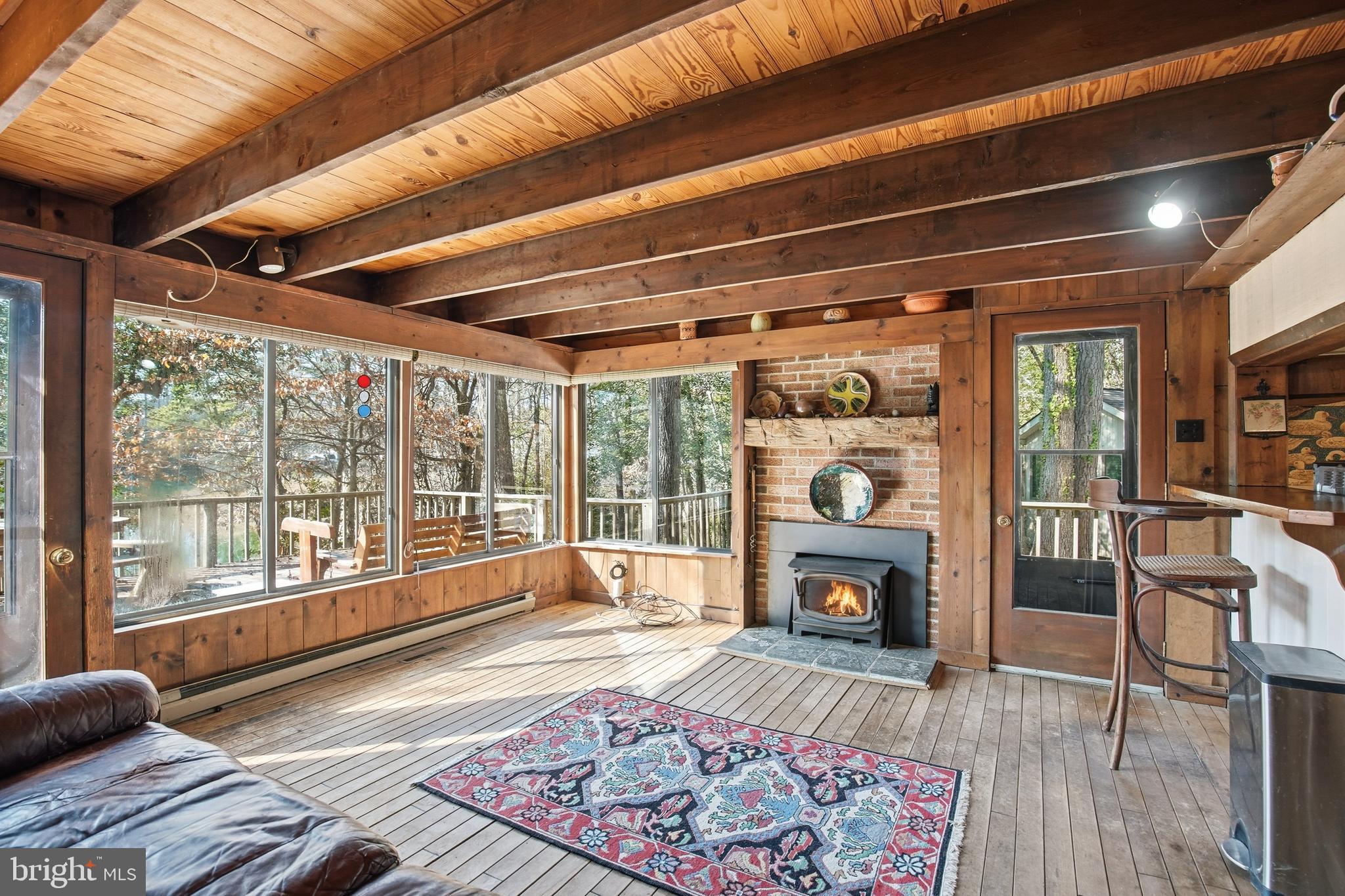 DUTCHMANS COVE - Residential