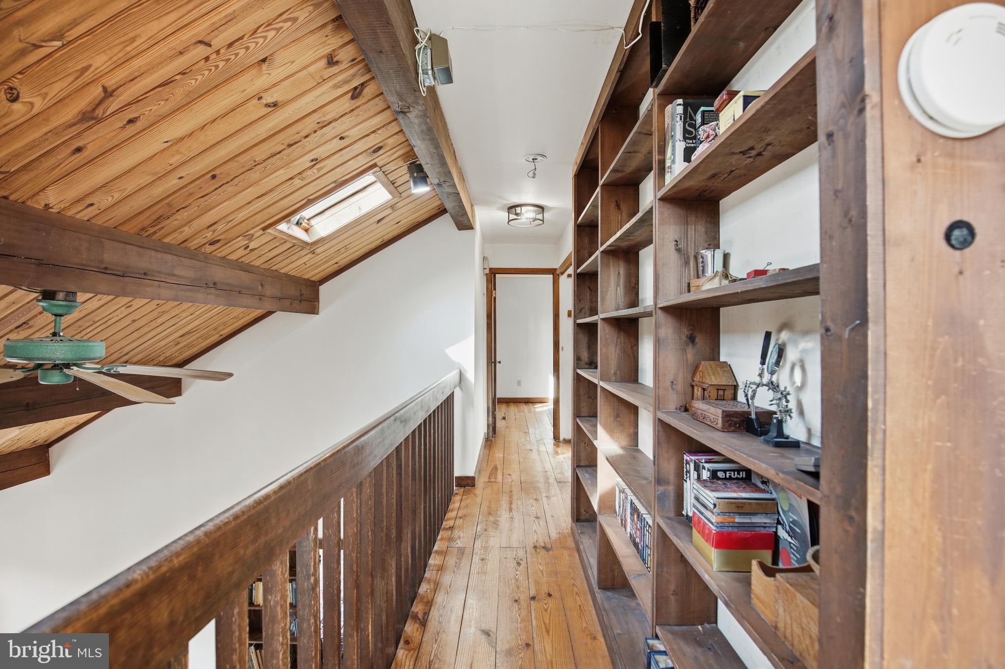 DUTCHMANS COVE - Residential