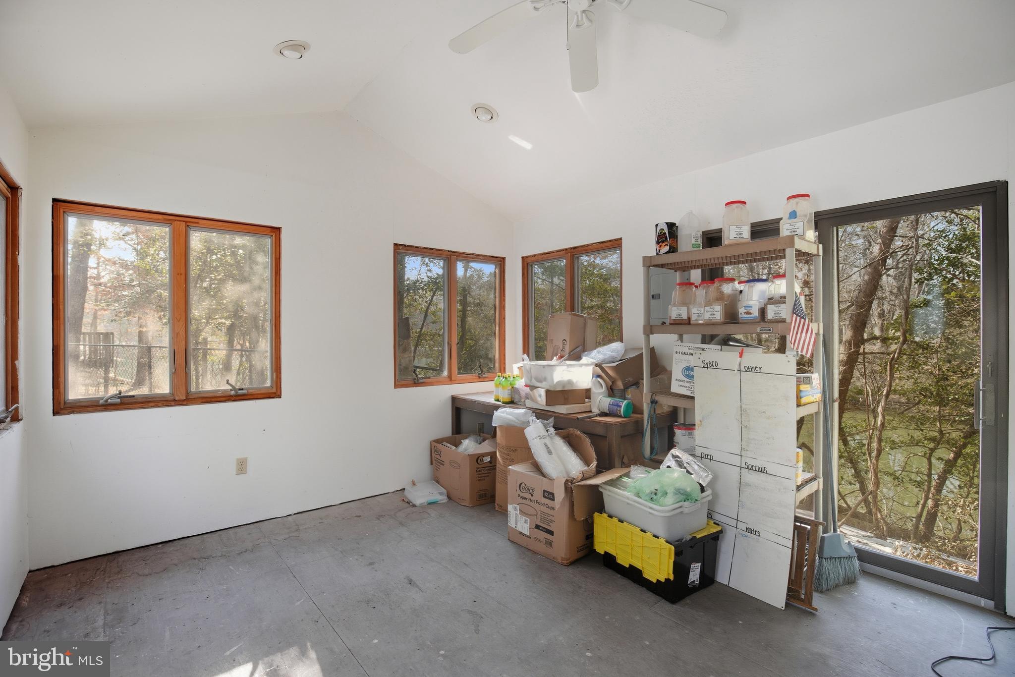 DUTCHMANS COVE - Residential