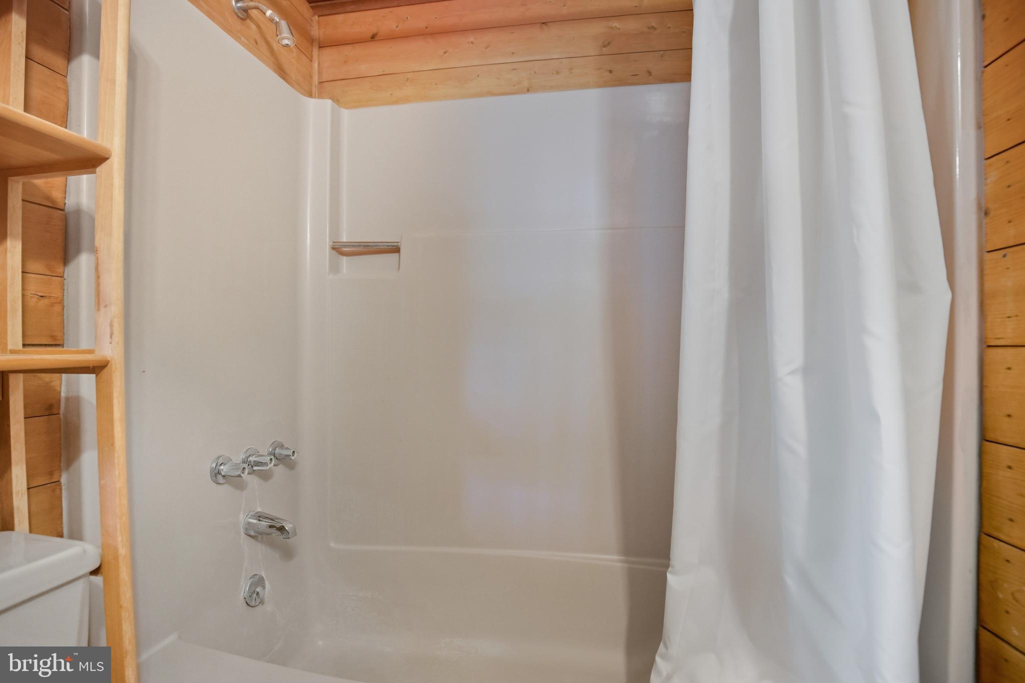 DUTCHMANS COVE - Residential