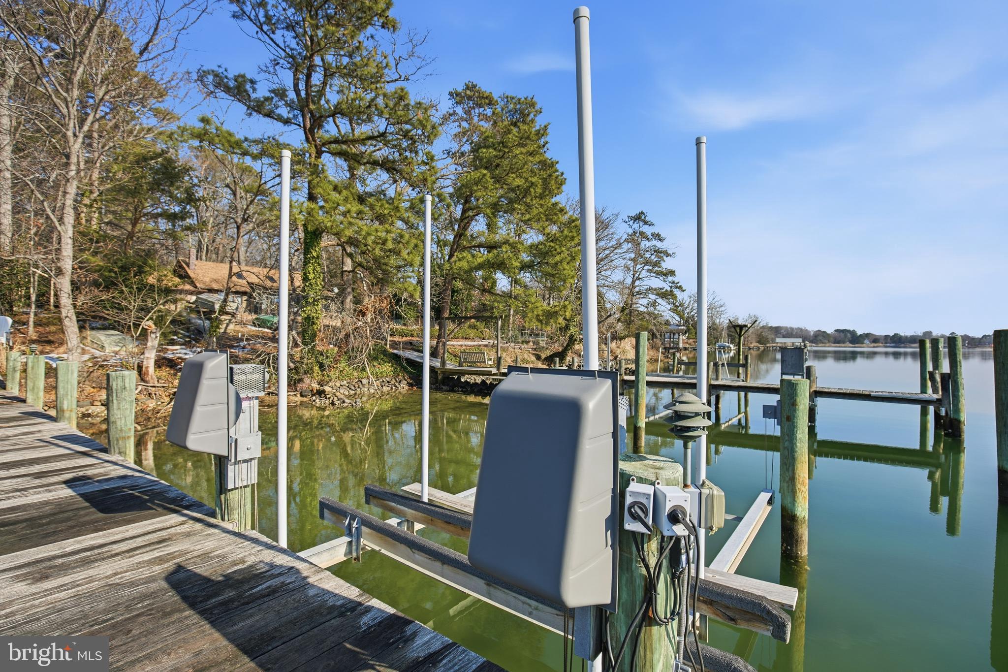 DUTCHMANS COVE - Residential