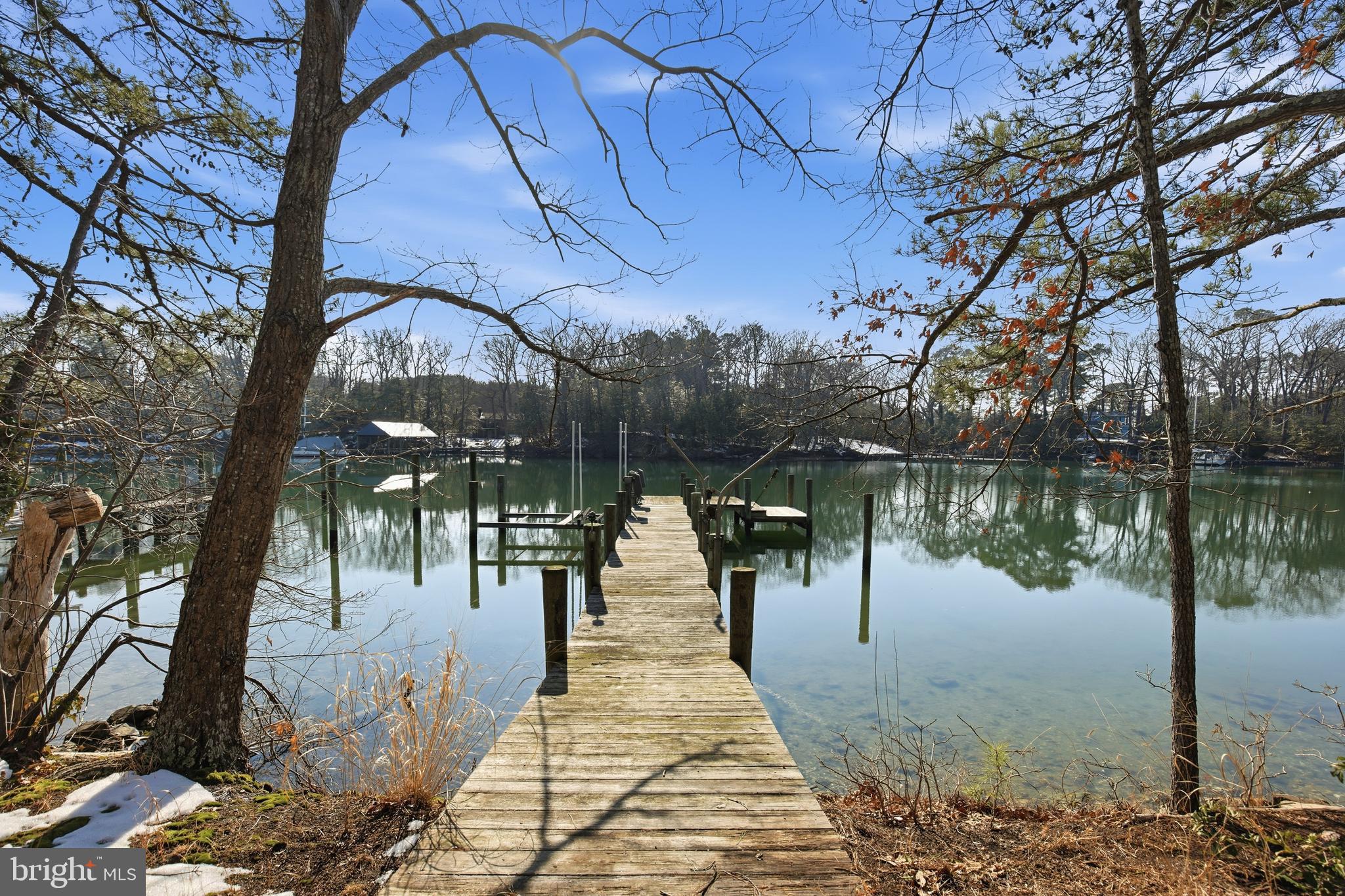 DUTCHMANS COVE - Residential