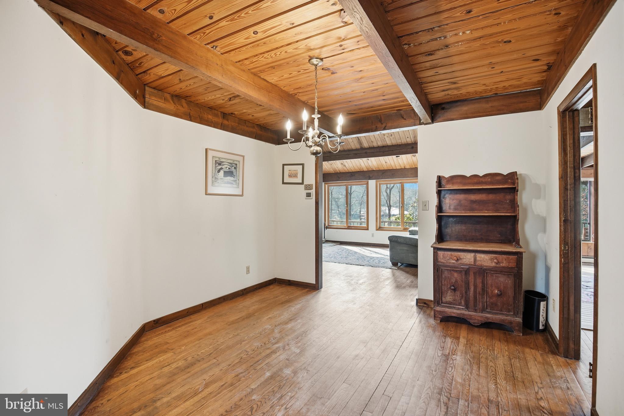 DUTCHMANS COVE - Residential