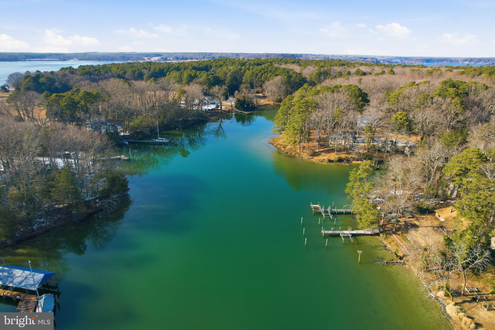 DUTCHMANS COVE - Residential