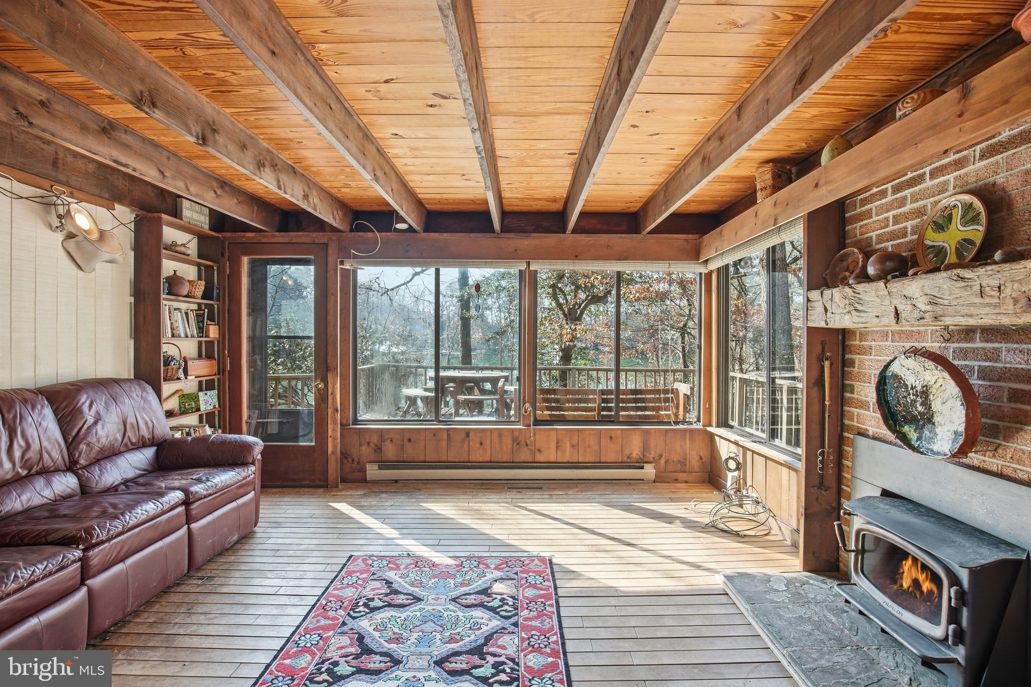 DUTCHMANS COVE - Residential