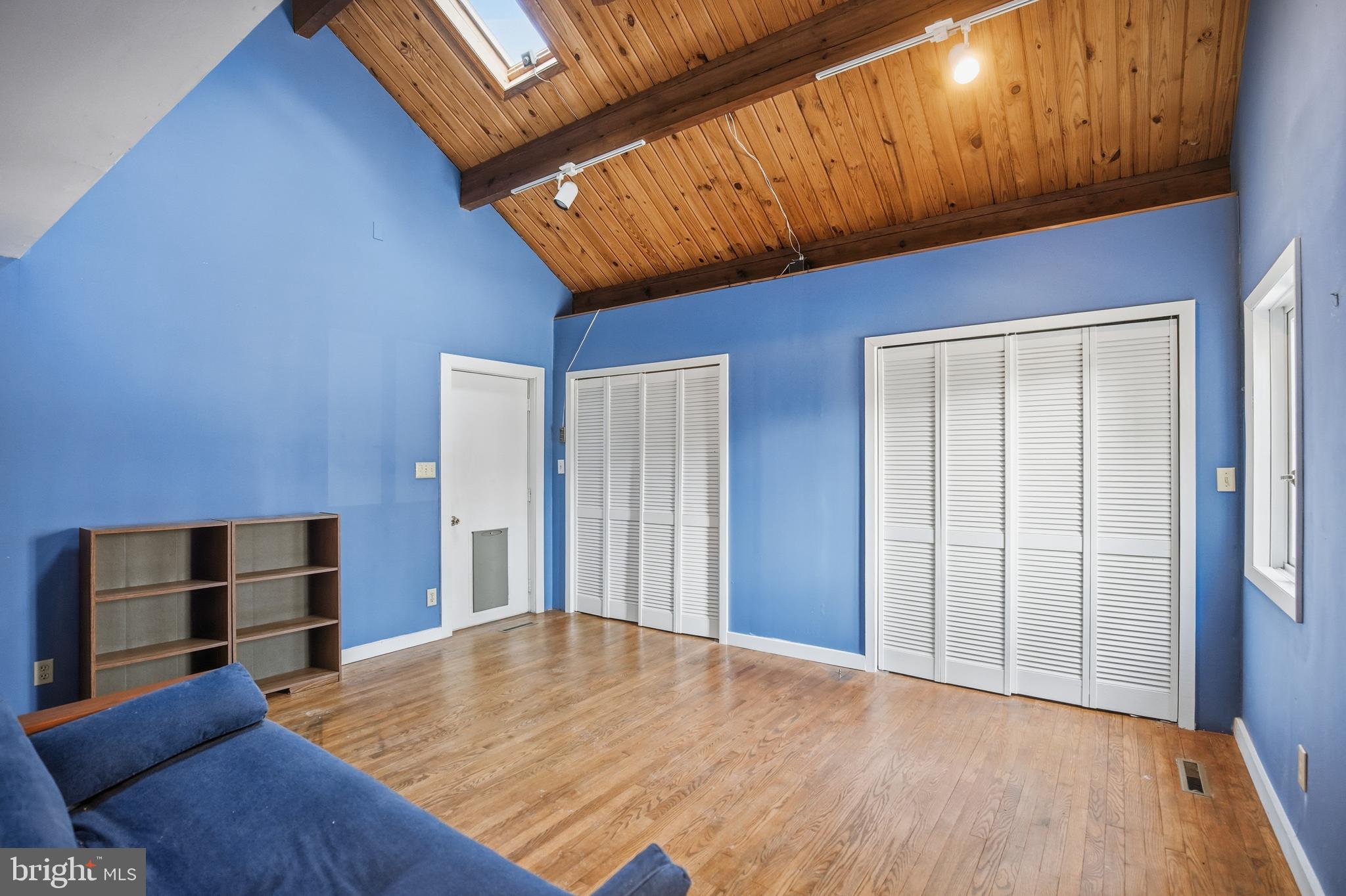 DUTCHMANS COVE - Residential