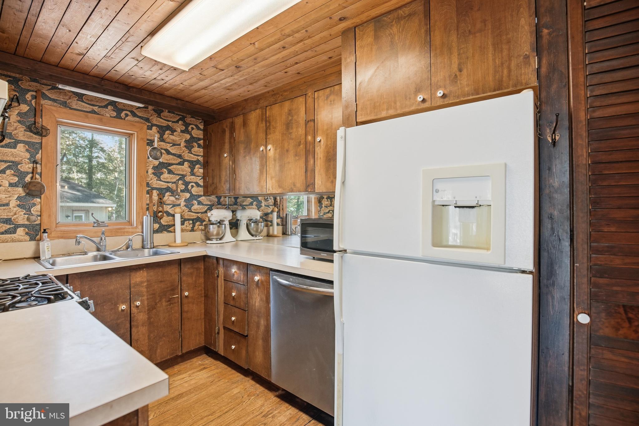 DUTCHMANS COVE - Residential