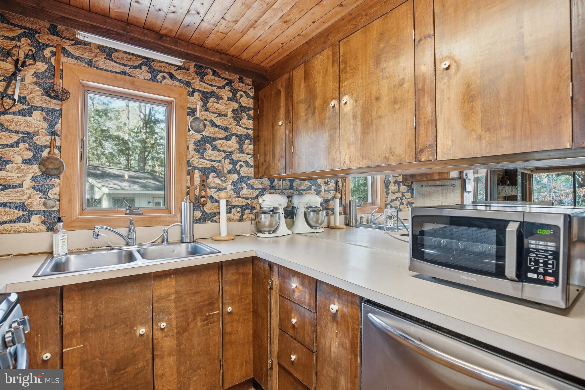 DUTCHMANS COVE - Residential