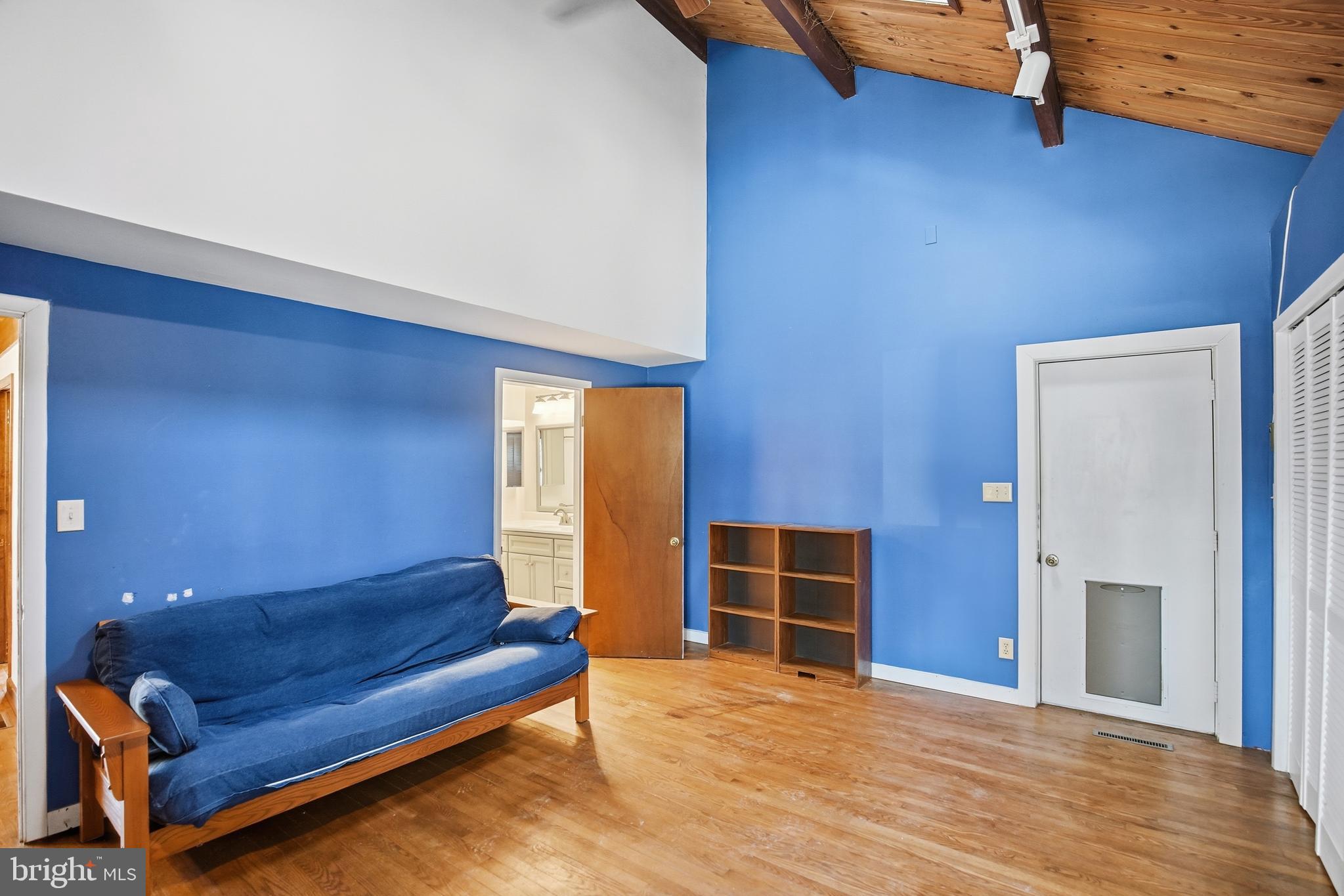 DUTCHMANS COVE - Residential