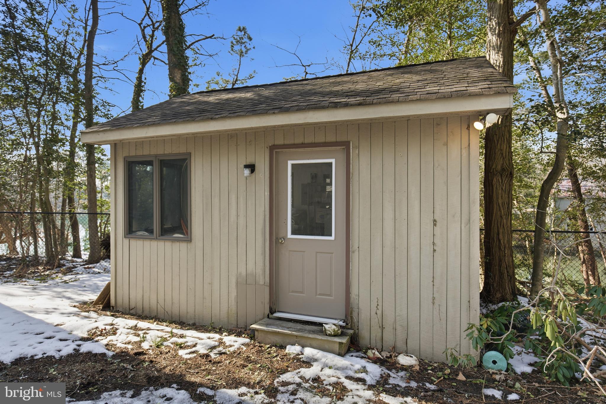 DUTCHMANS COVE - Residential