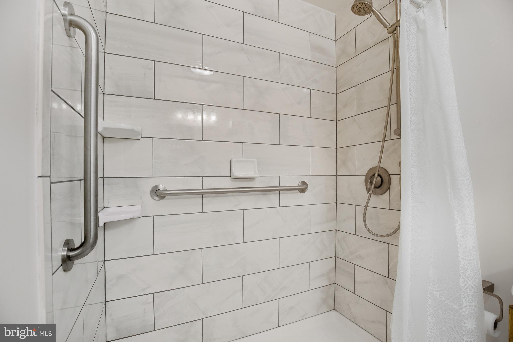 DUTCHMANS COVE - Residential