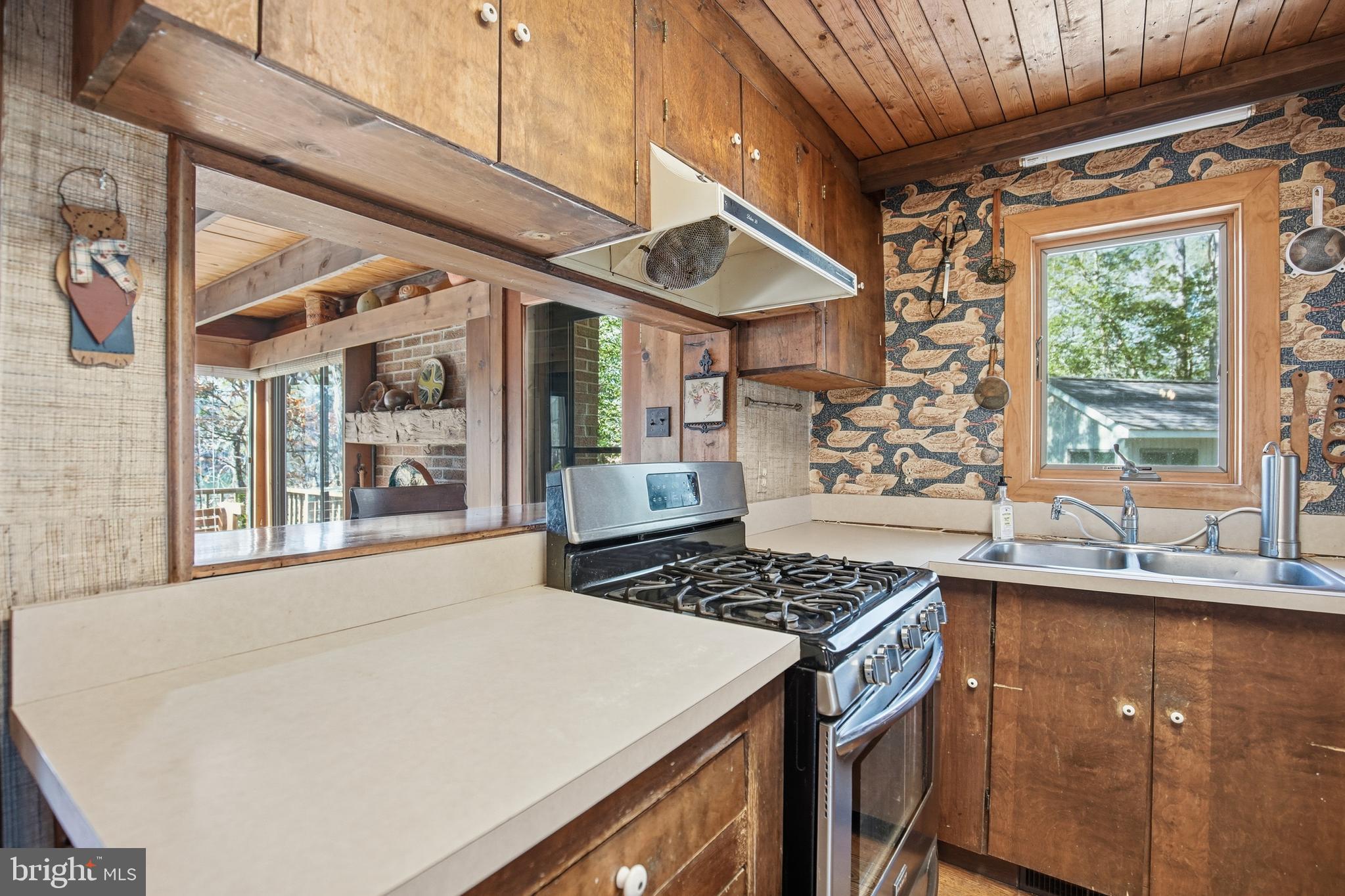 DUTCHMANS COVE - Residential