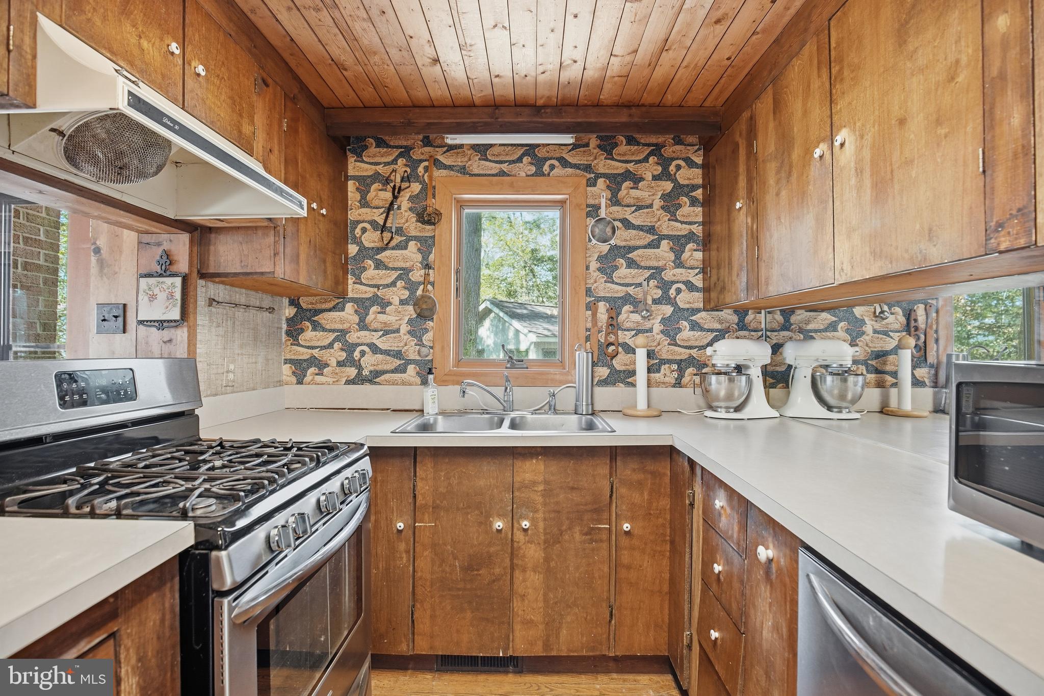 DUTCHMANS COVE - Residential