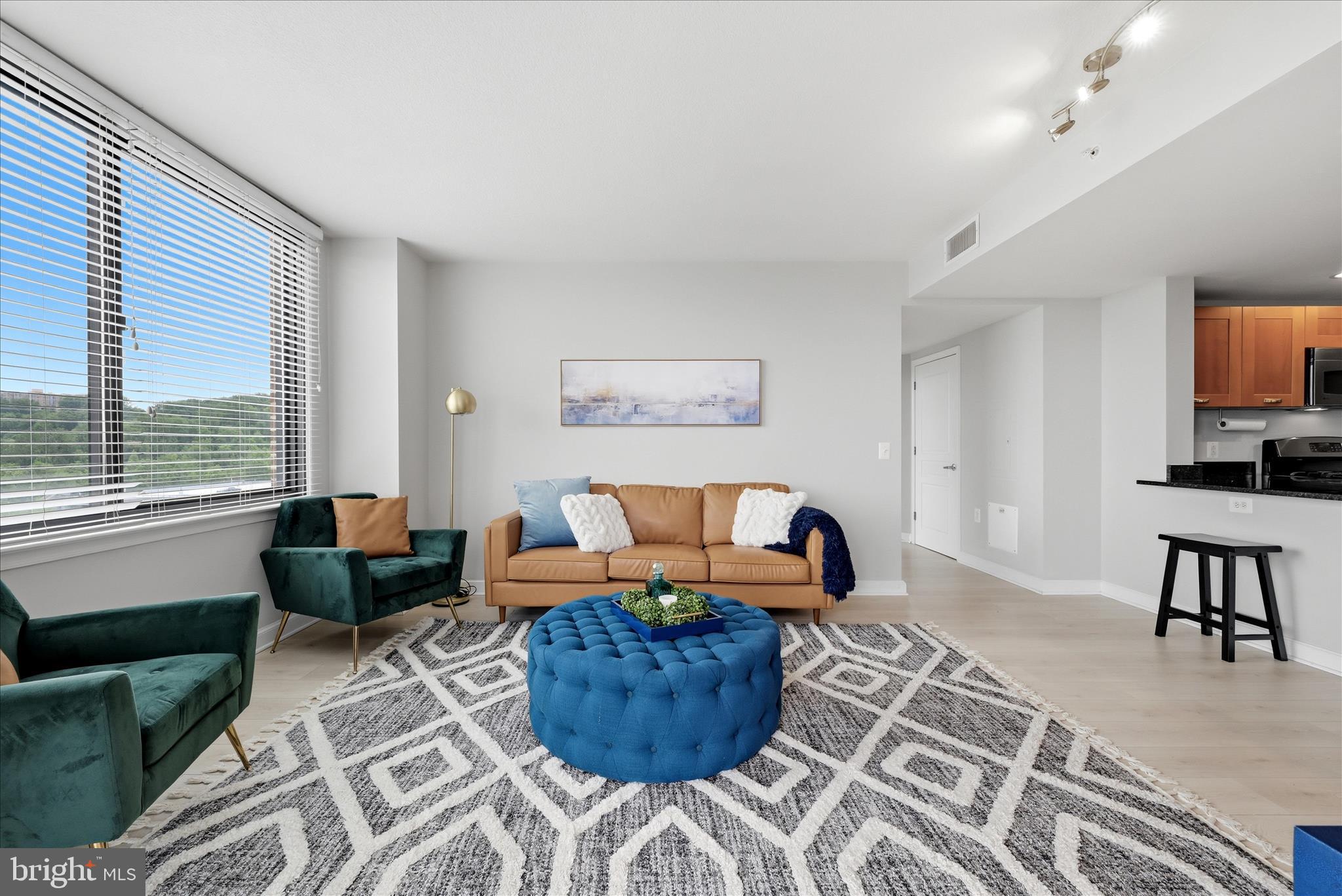 2451 MIDTOWN AVENUE 1015