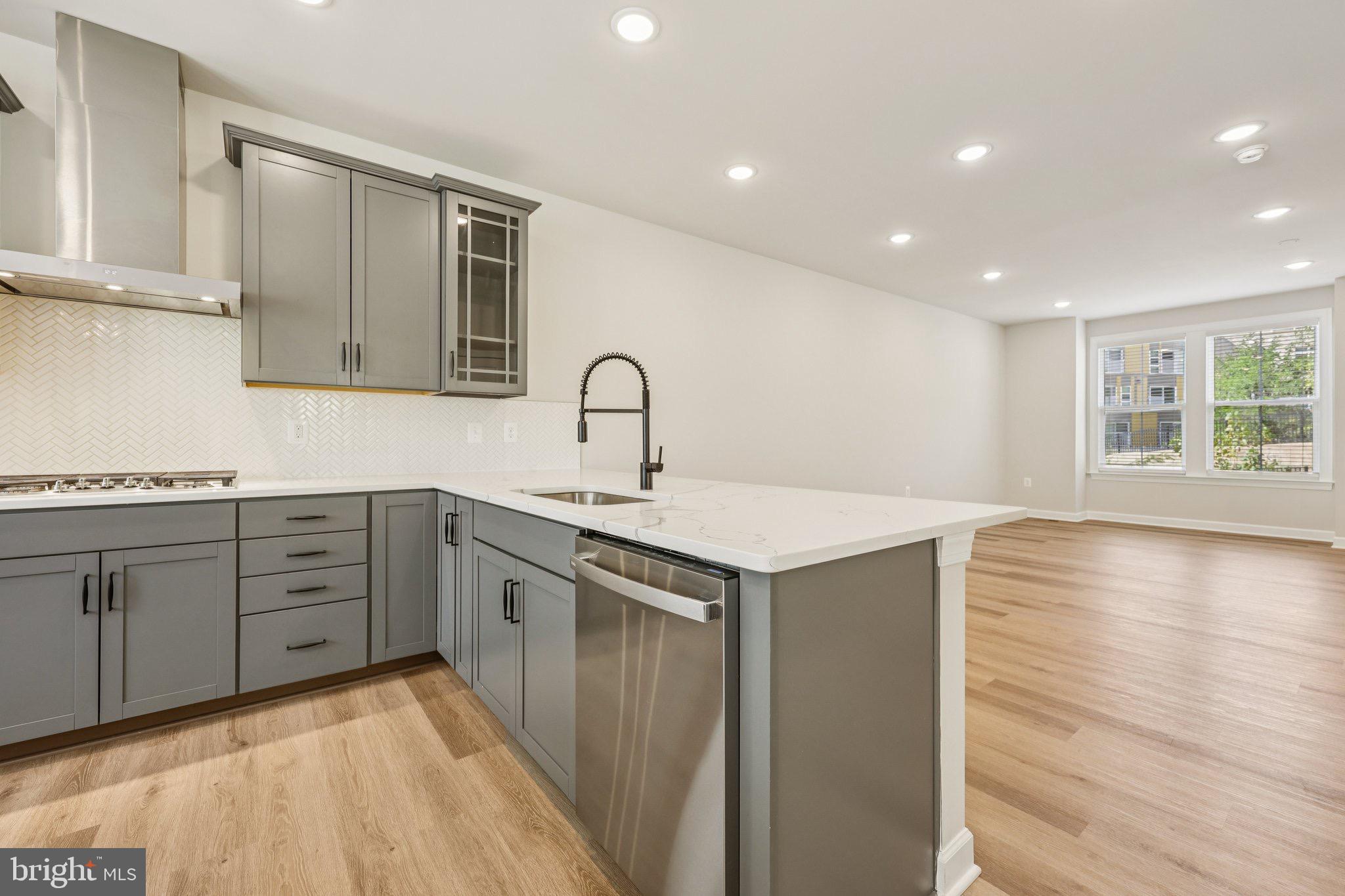 NORTH HILL - Residential