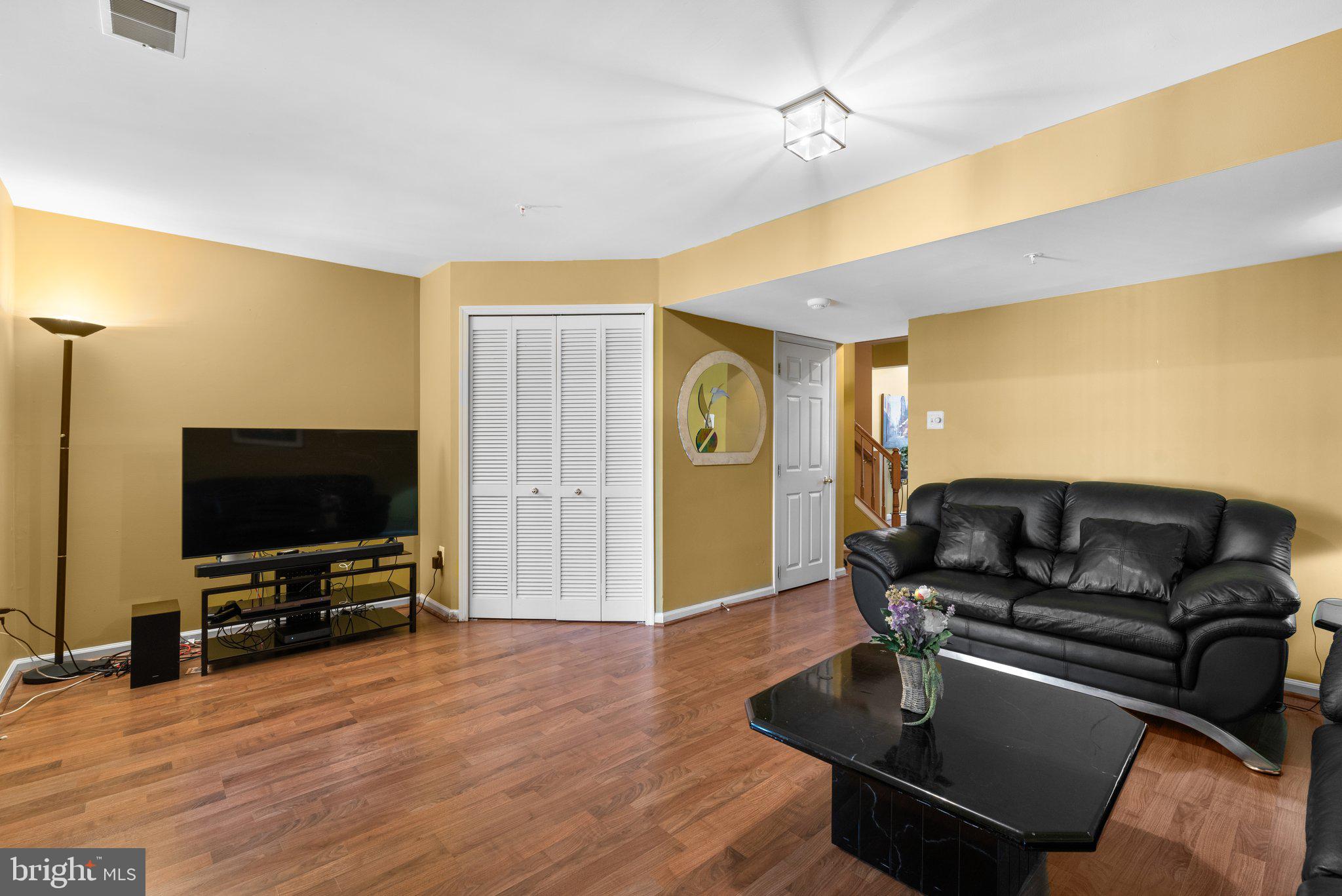 RUSSETT - Residential