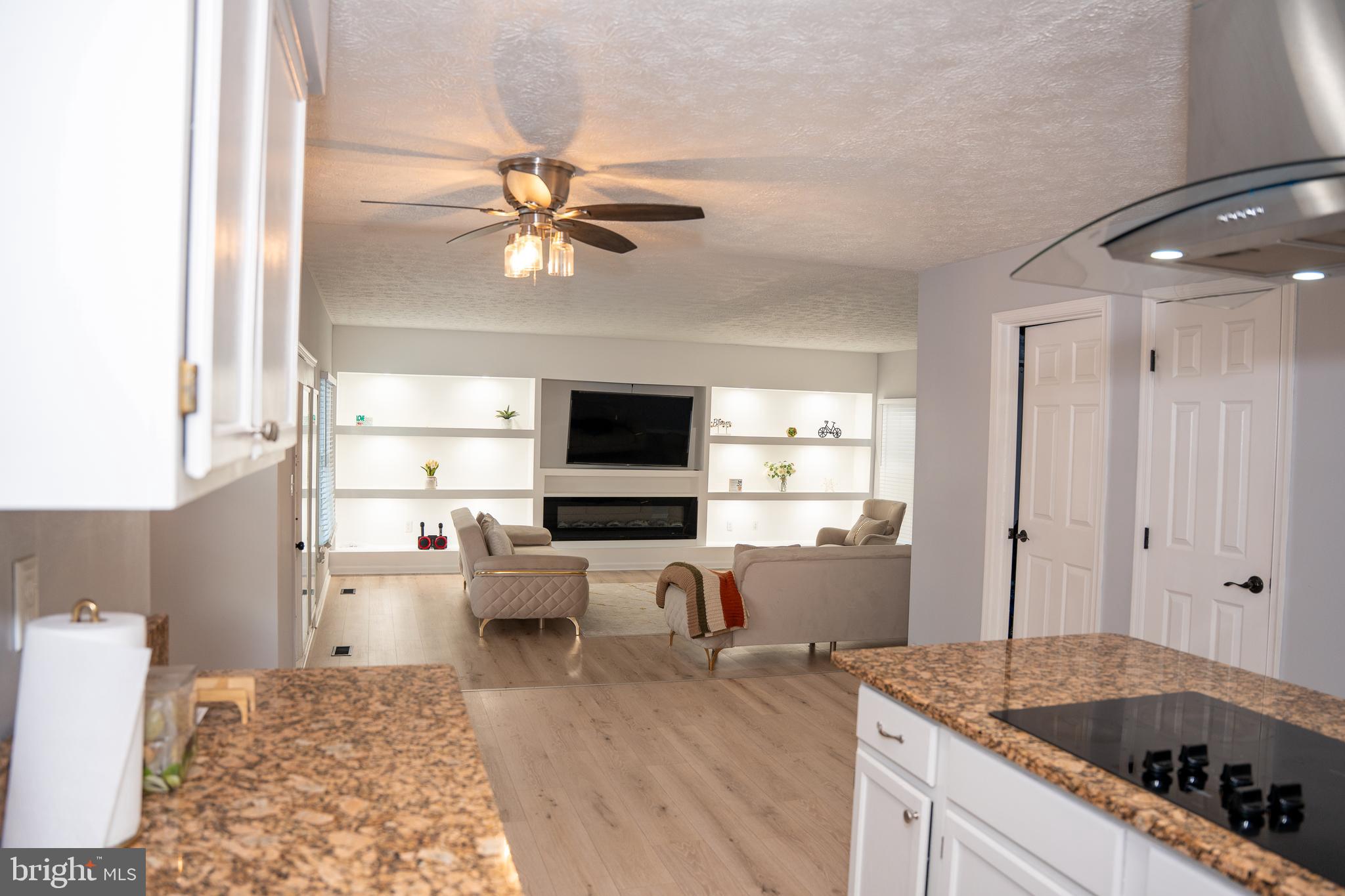 MELWOOD MANOR PLAT ONE> - Residential