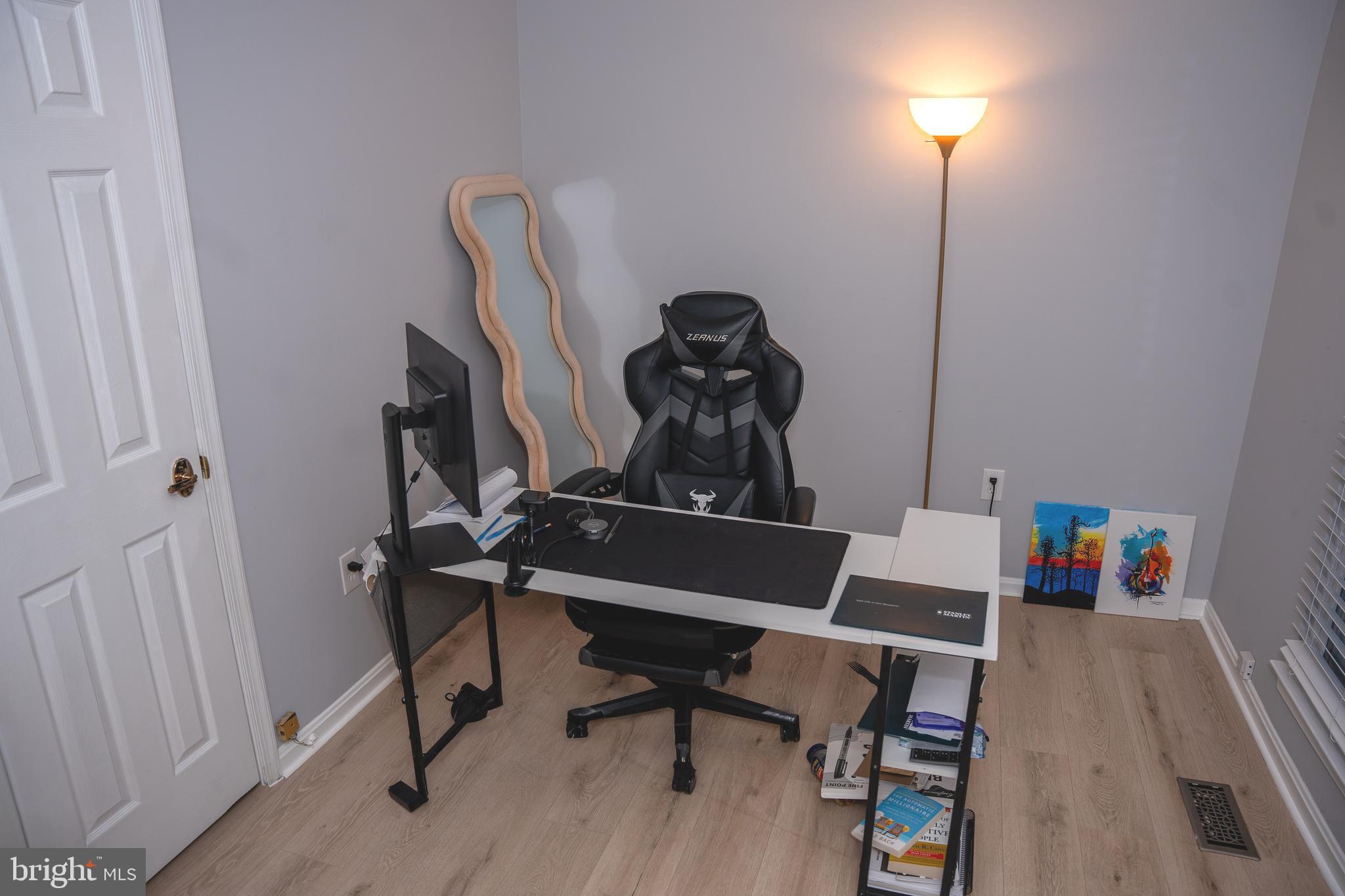 MELWOOD MANOR PLAT ONE> - Residential