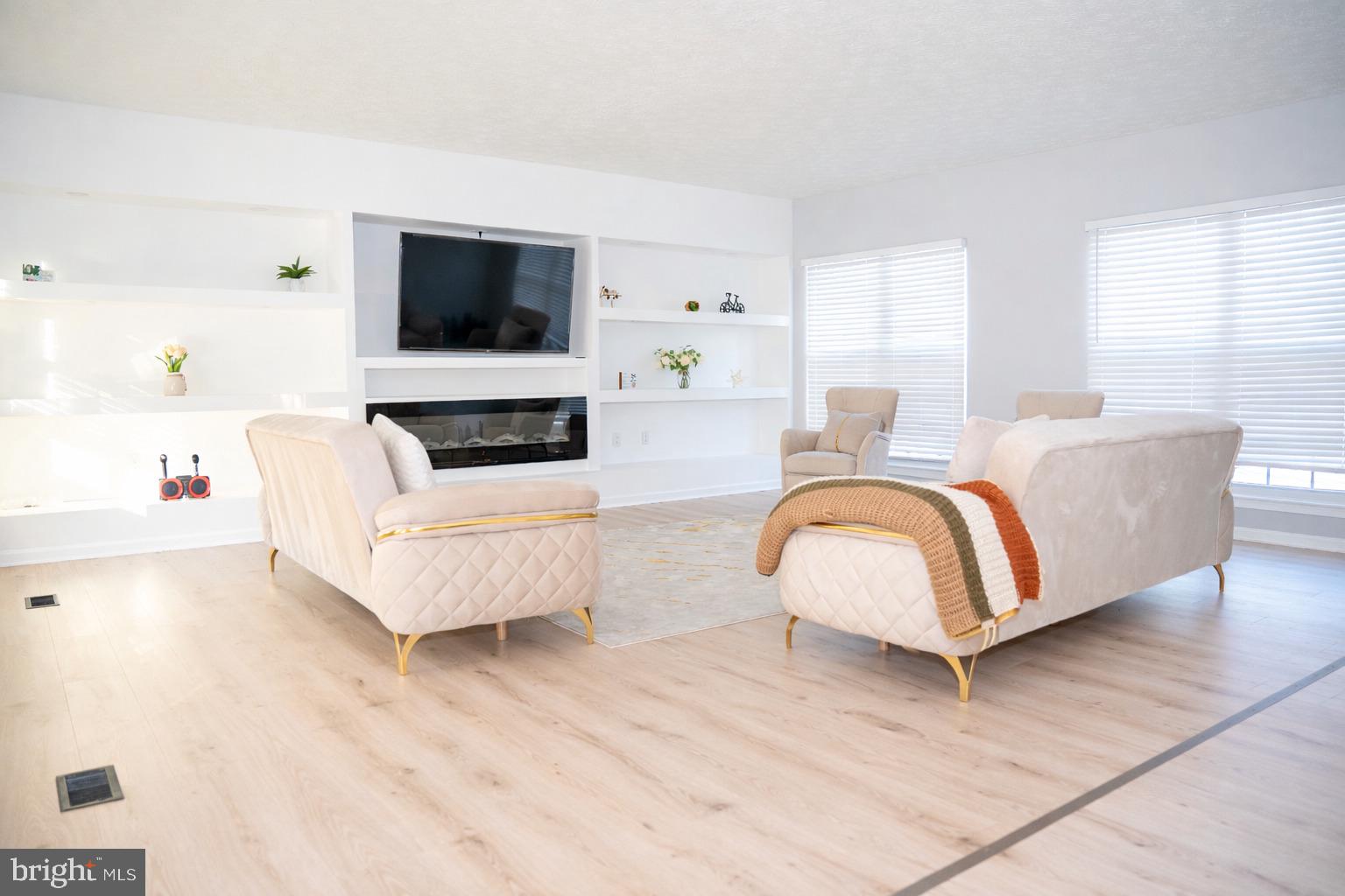 MELWOOD MANOR PLAT ONE> - Residential