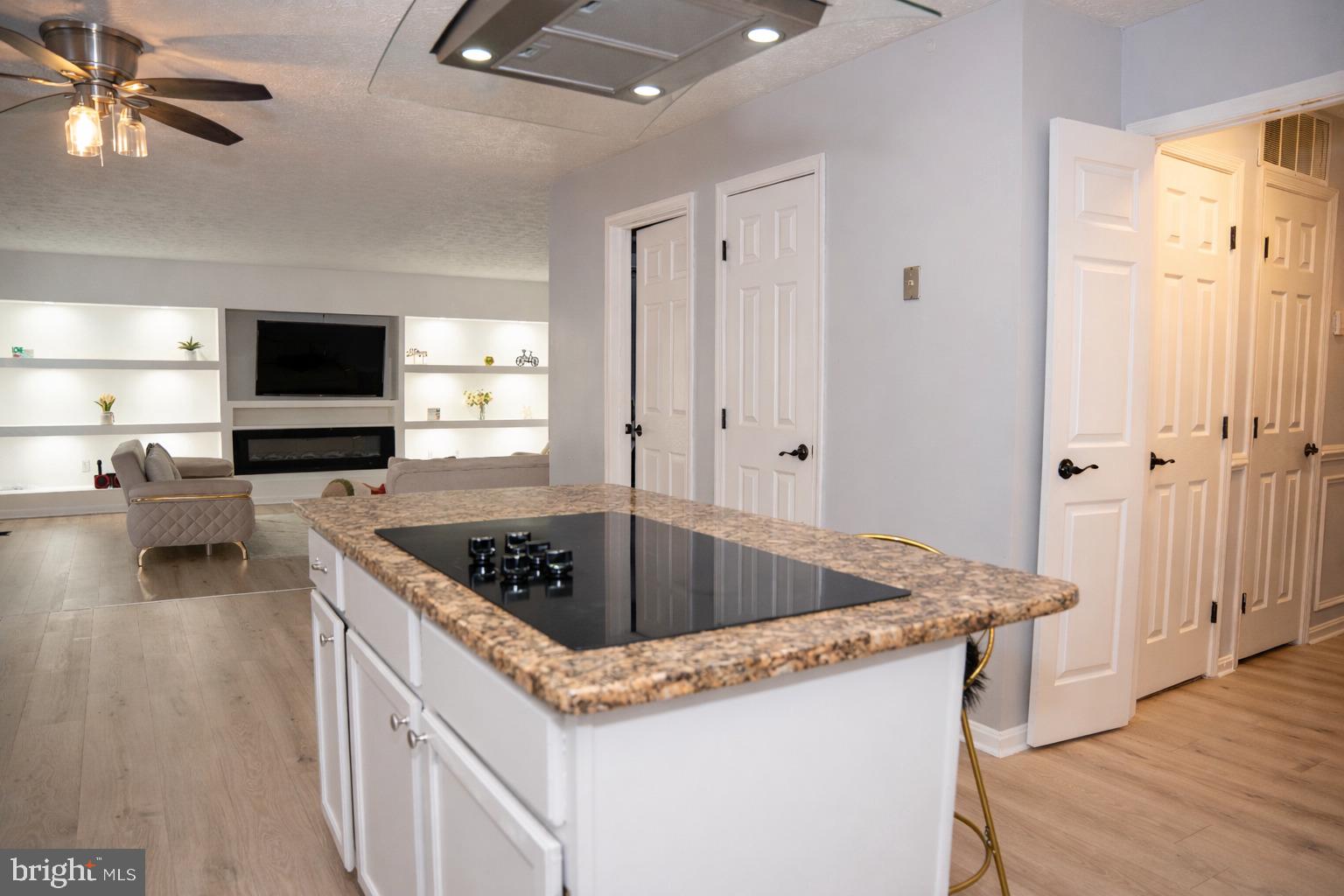 MELWOOD MANOR PLAT ONE> - Residential