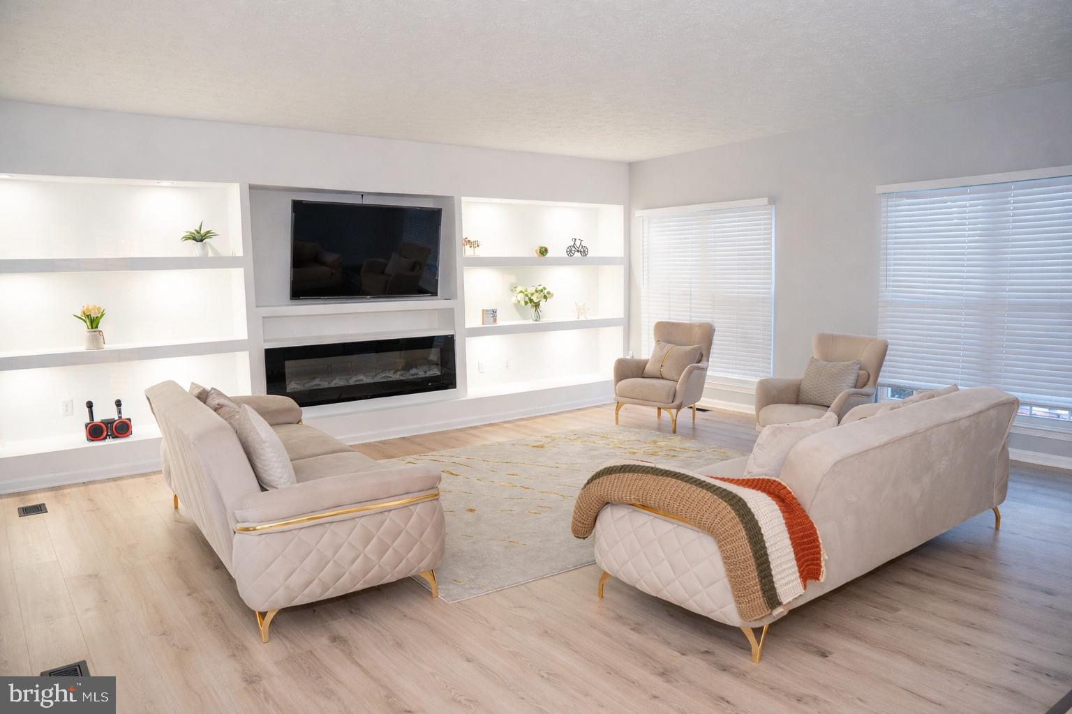 MELWOOD MANOR PLAT ONE> - Residential