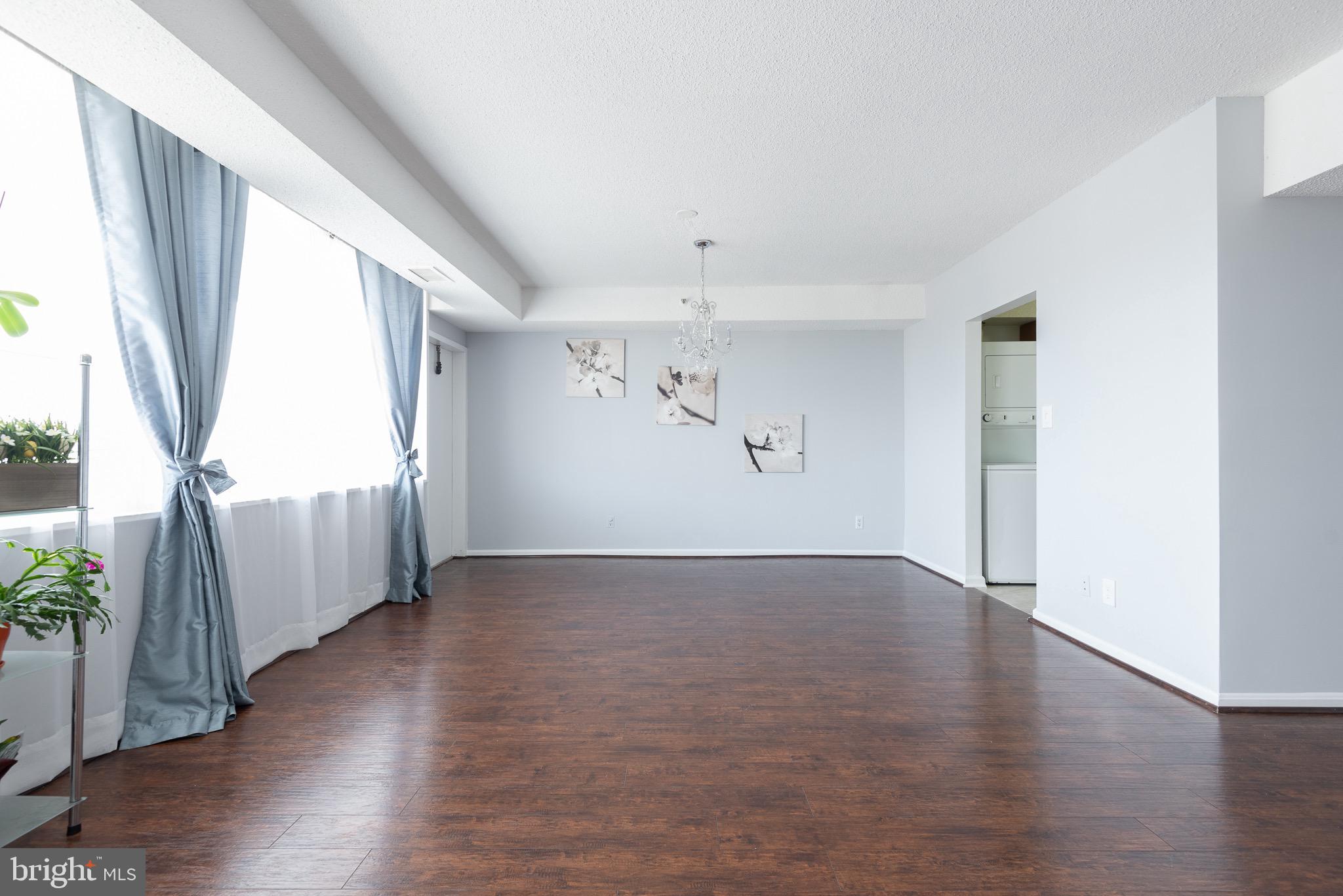 SKYLINE HOUSE - Residential