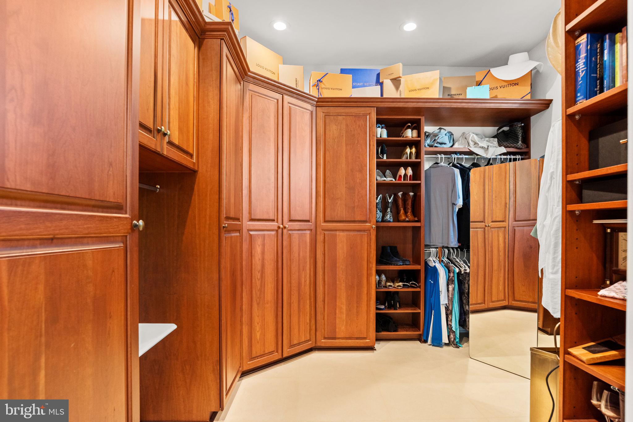 WILSHIRE ESTATES - Residential