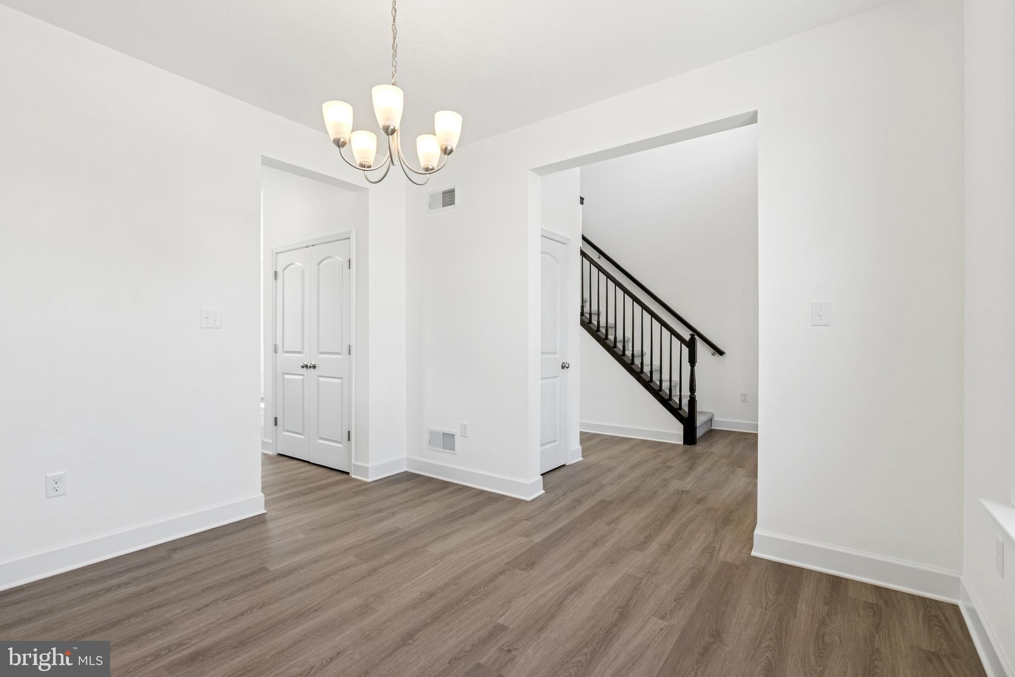 KINGS COURT AT BROWNSTONE - Residential