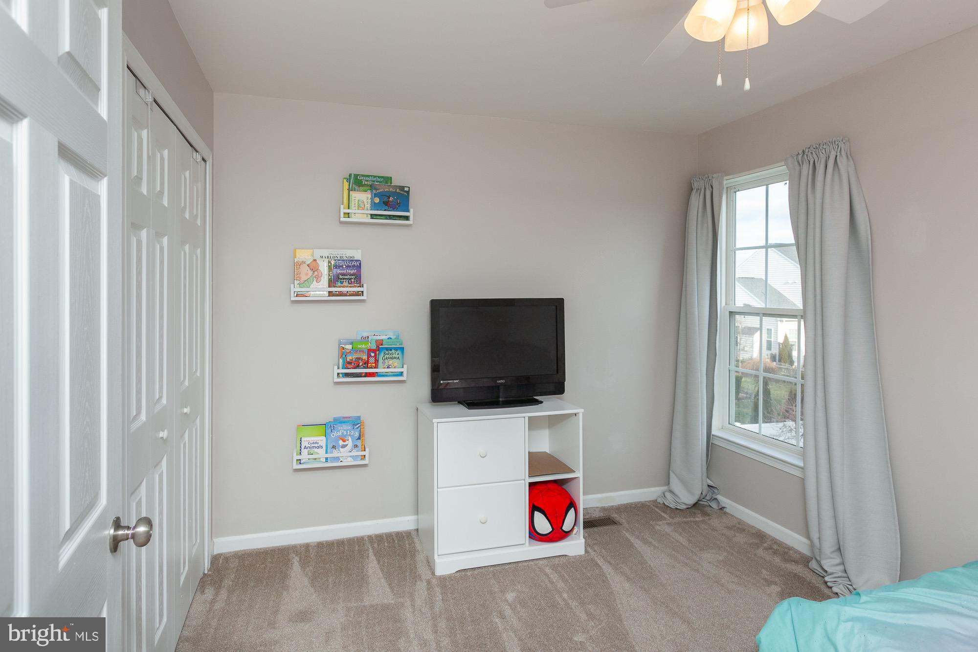 VILLAGE OF WASHINGTON TRAIL - Residential