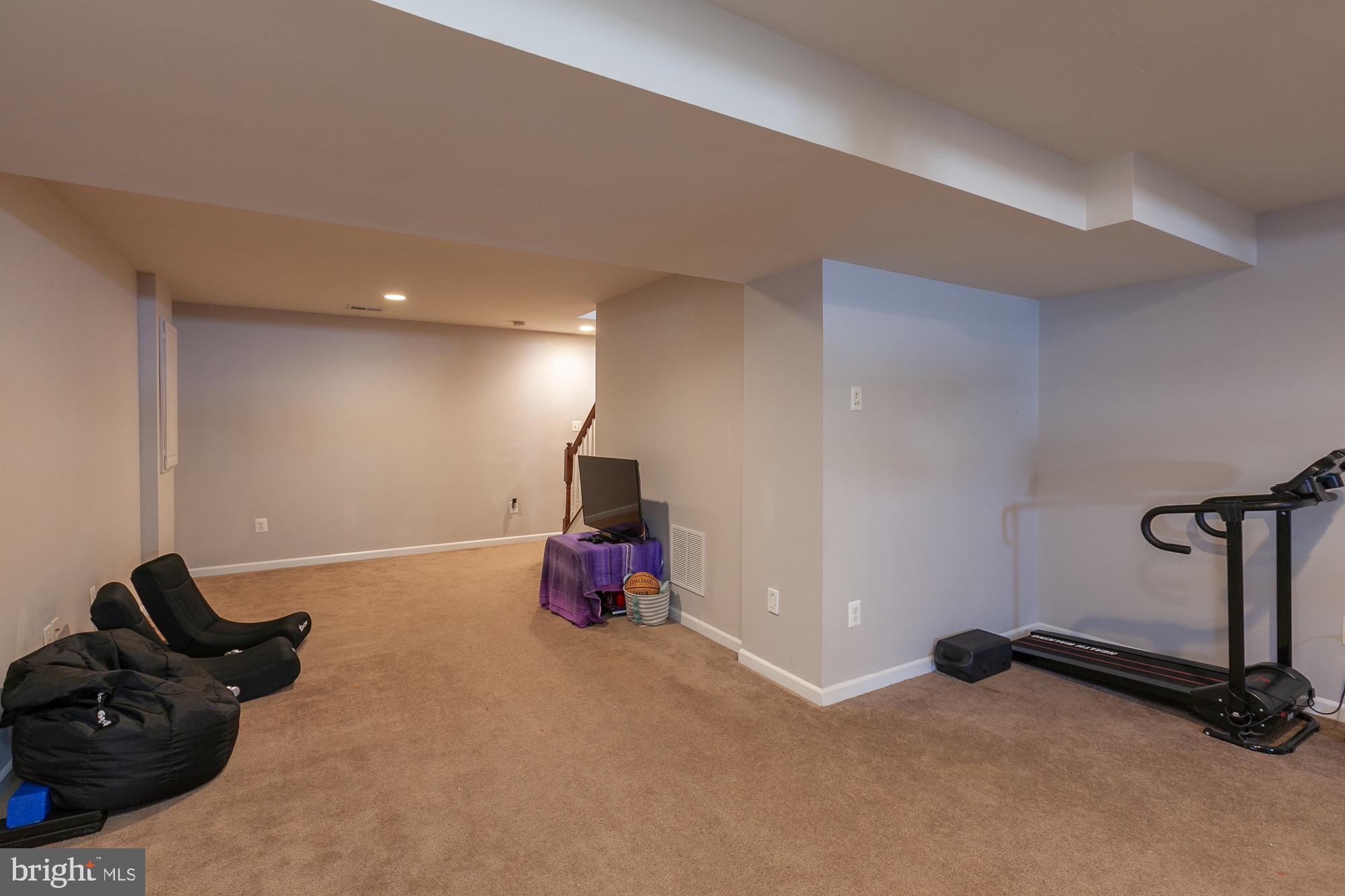 VILLAGE OF WASHINGTON TRAIL - Residential