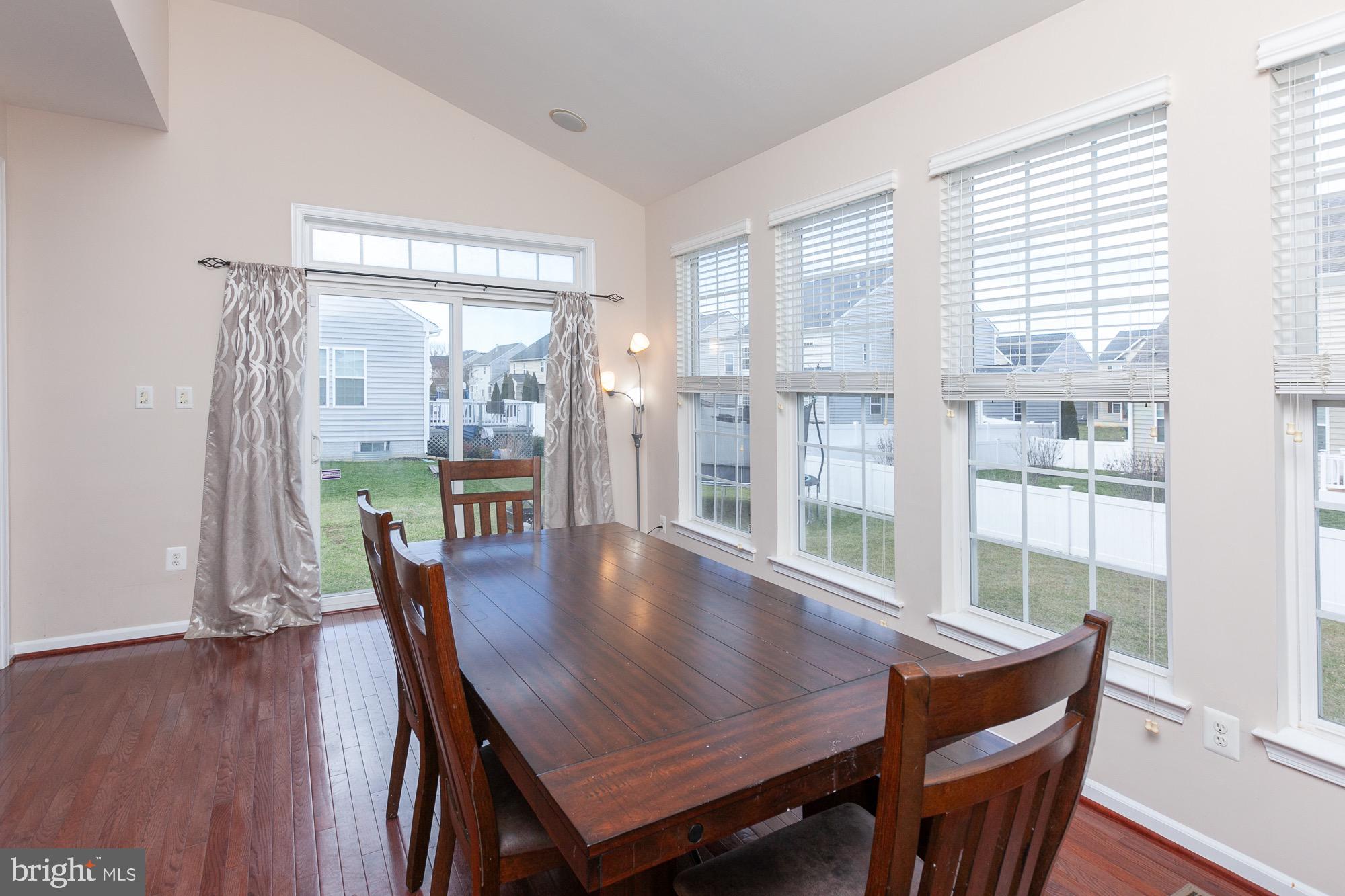 VILLAGE OF WASHINGTON TRAIL - Residential