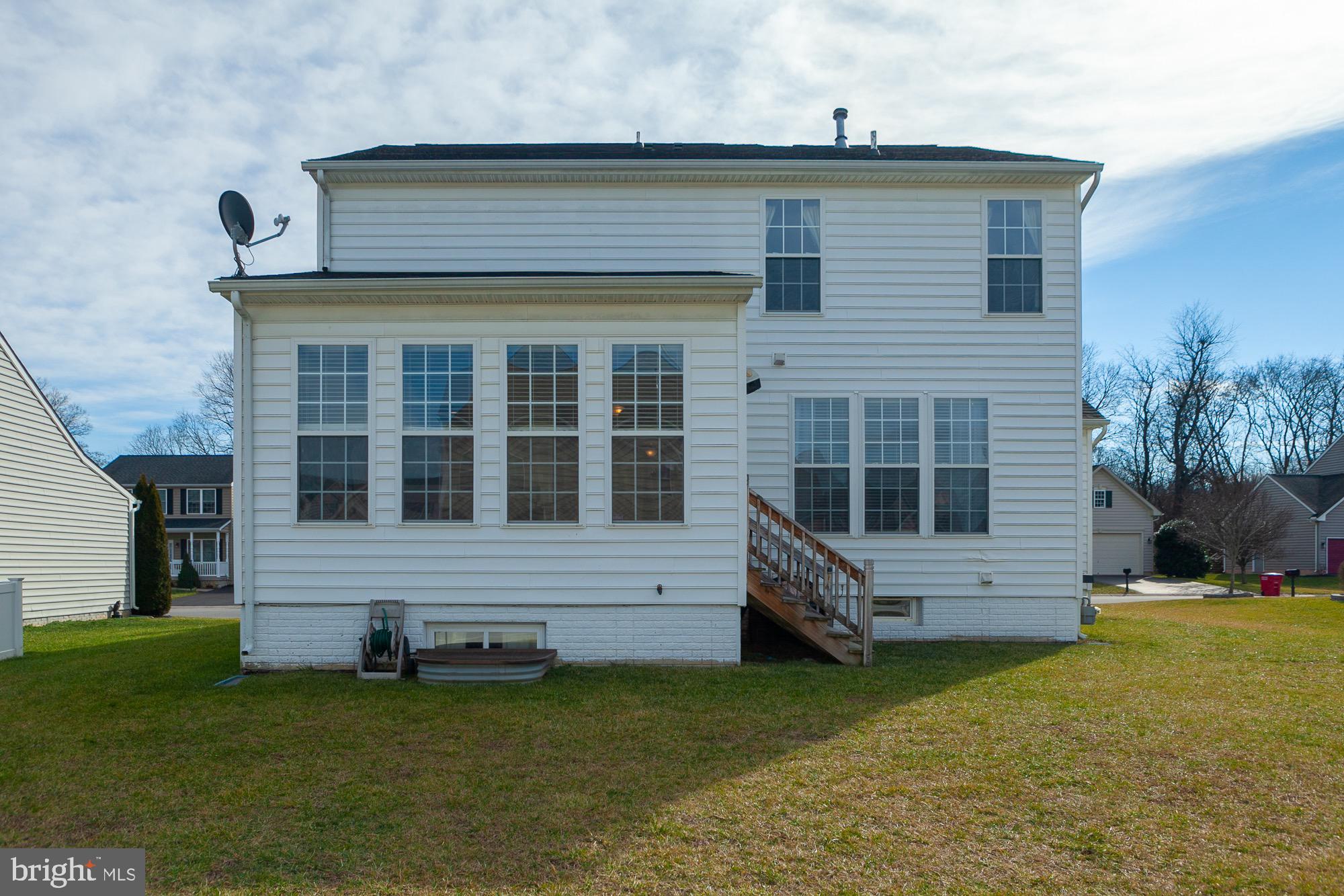 VILLAGE OF WASHINGTON TRAIL - Residential