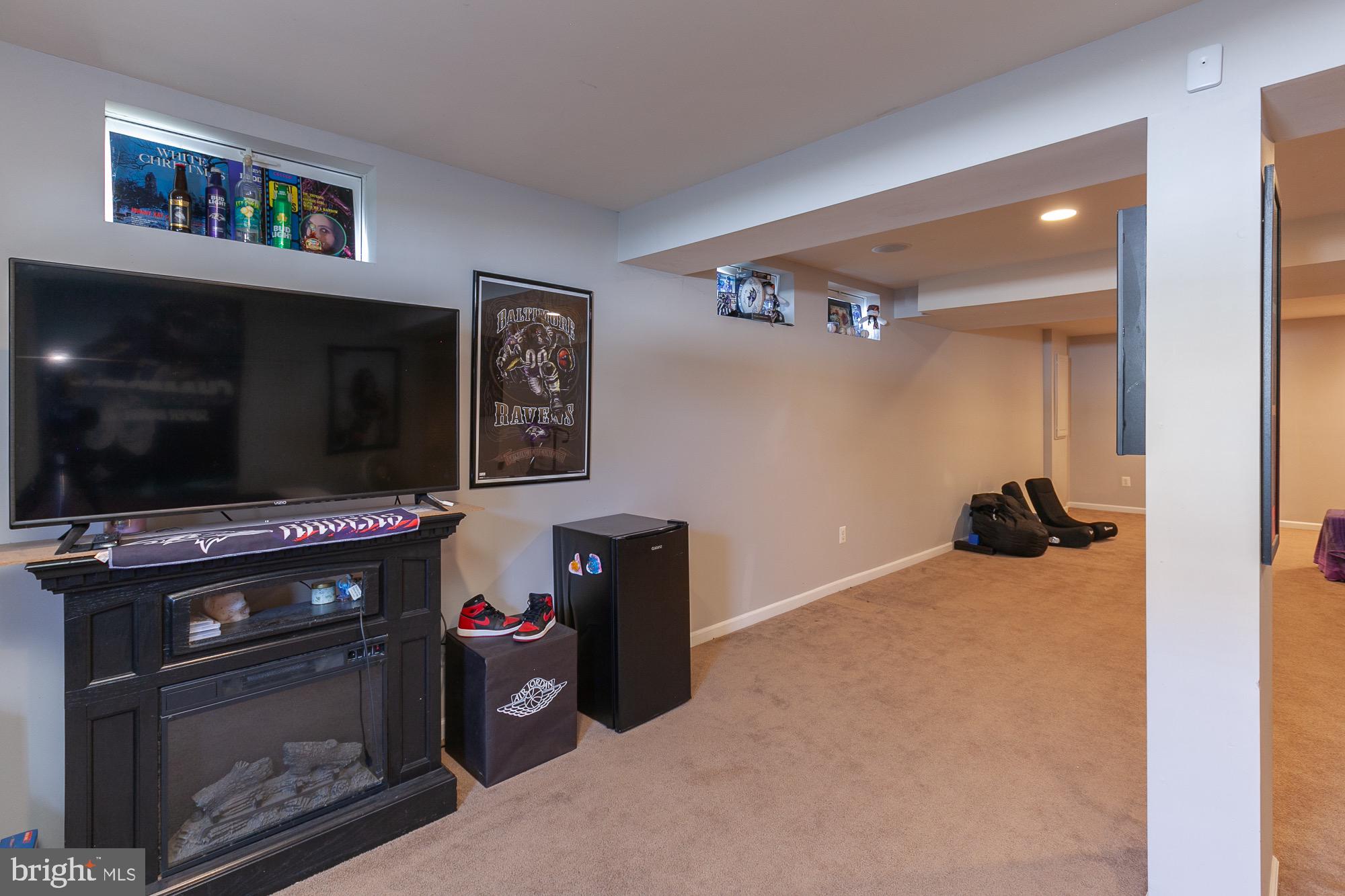 VILLAGE OF WASHINGTON TRAIL - Residential