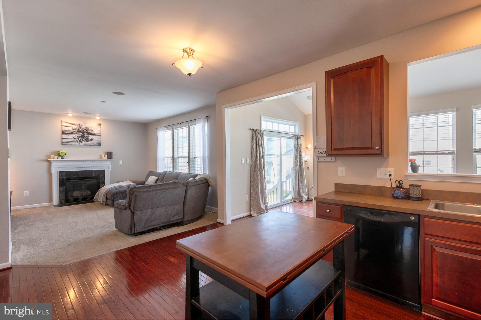 VILLAGE OF WASHINGTON TRAIL - Residential