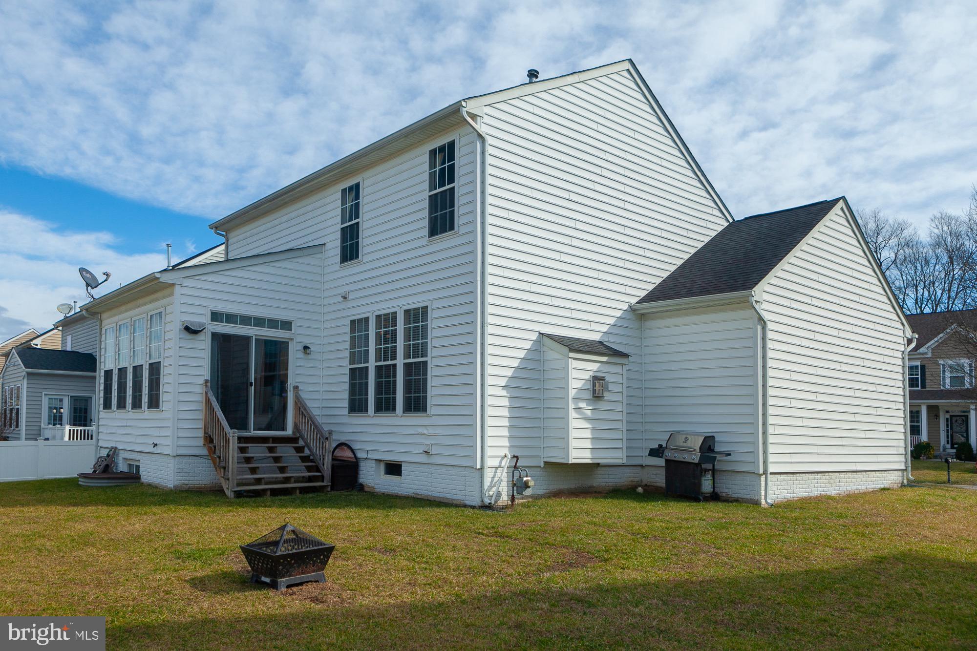 VILLAGE OF WASHINGTON TRAIL - Residential