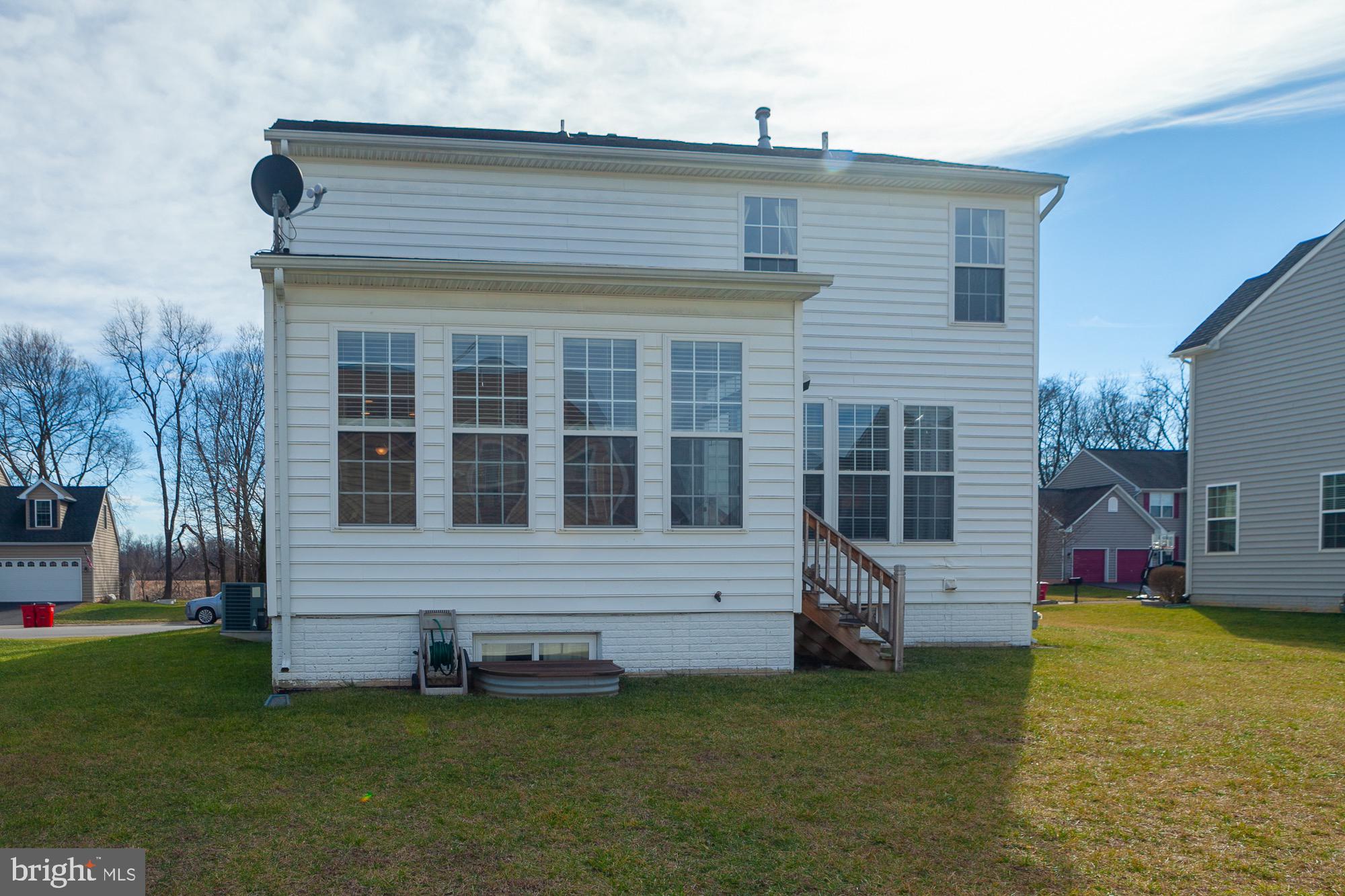 VILLAGE OF WASHINGTON TRAIL - Residential