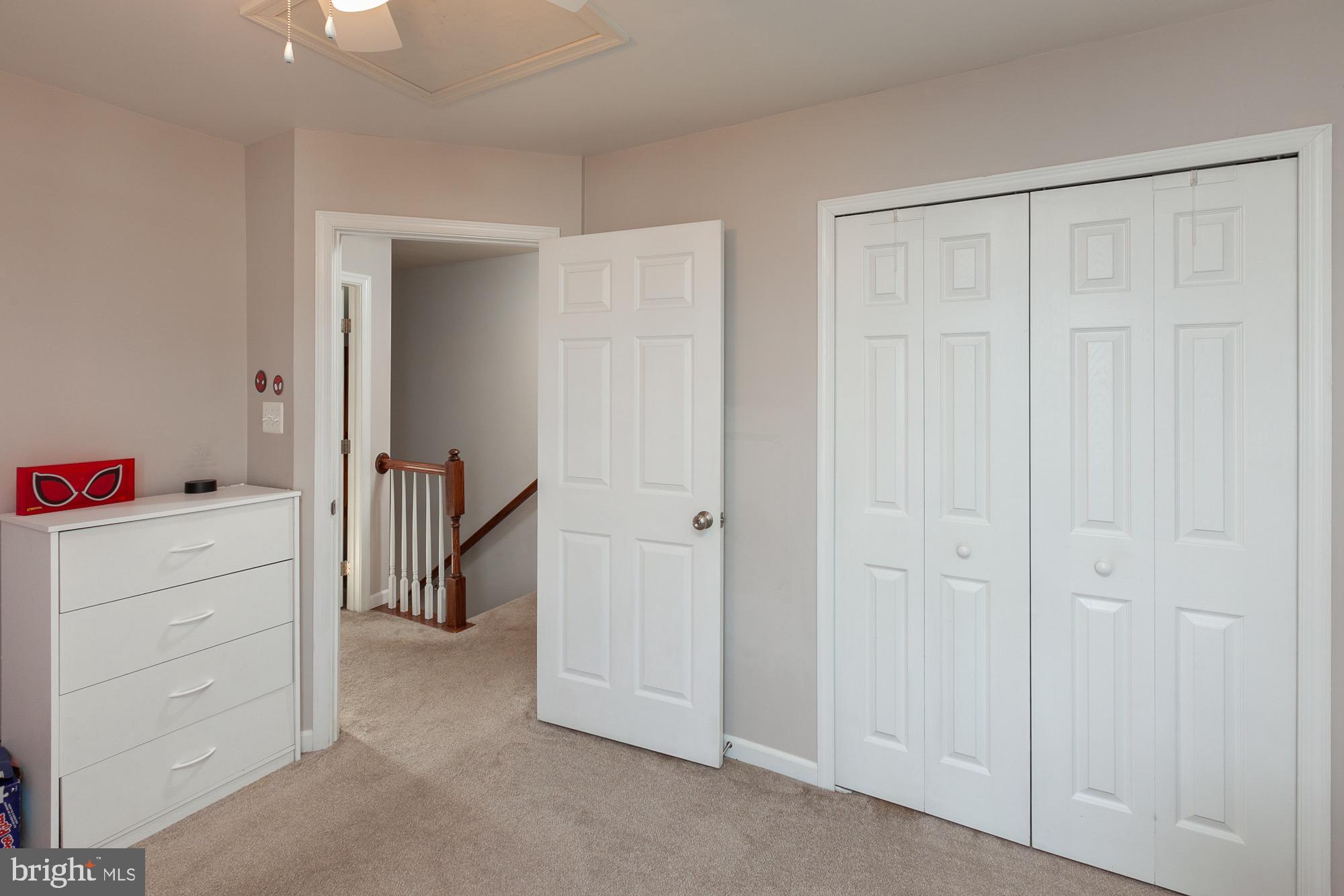 VILLAGE OF WASHINGTON TRAIL - Residential