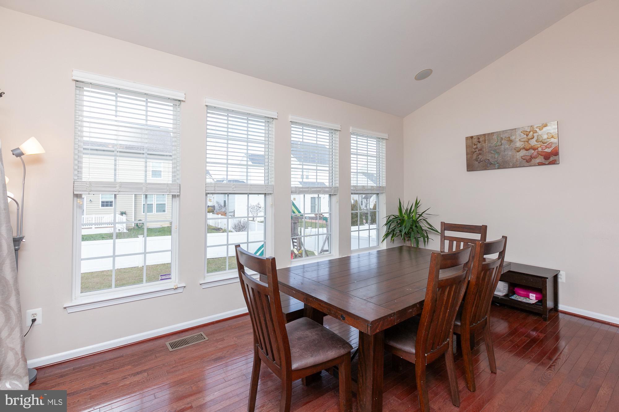 VILLAGE OF WASHINGTON TRAIL - Residential