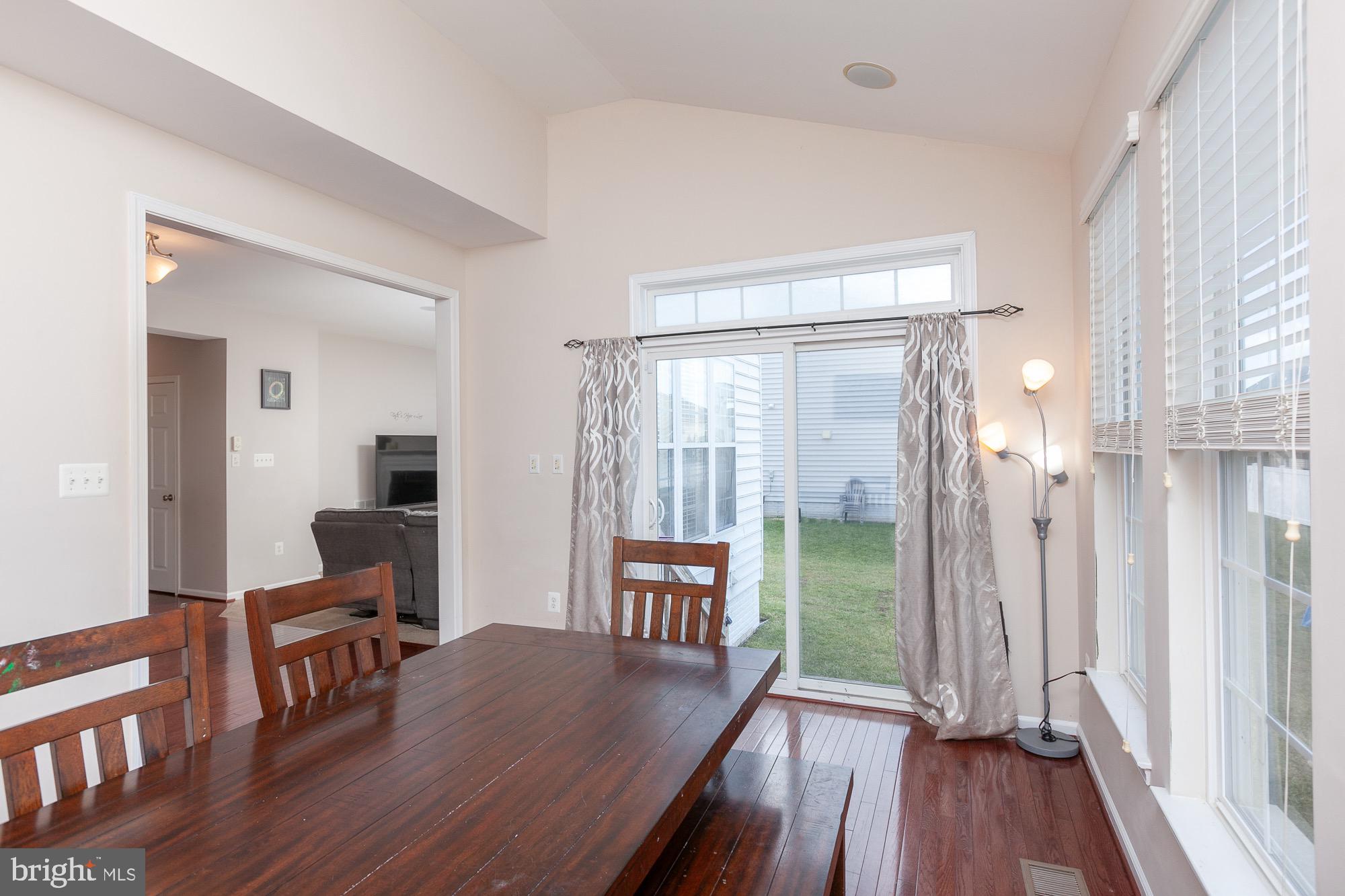 VILLAGE OF WASHINGTON TRAIL - Residential