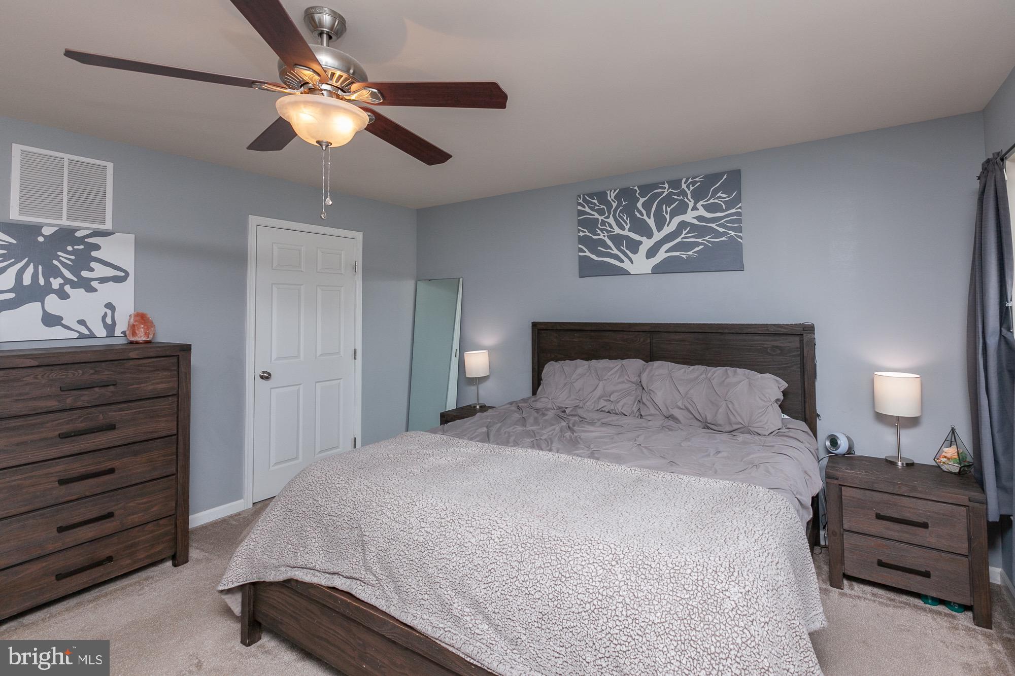 VILLAGE OF WASHINGTON TRAIL - Residential