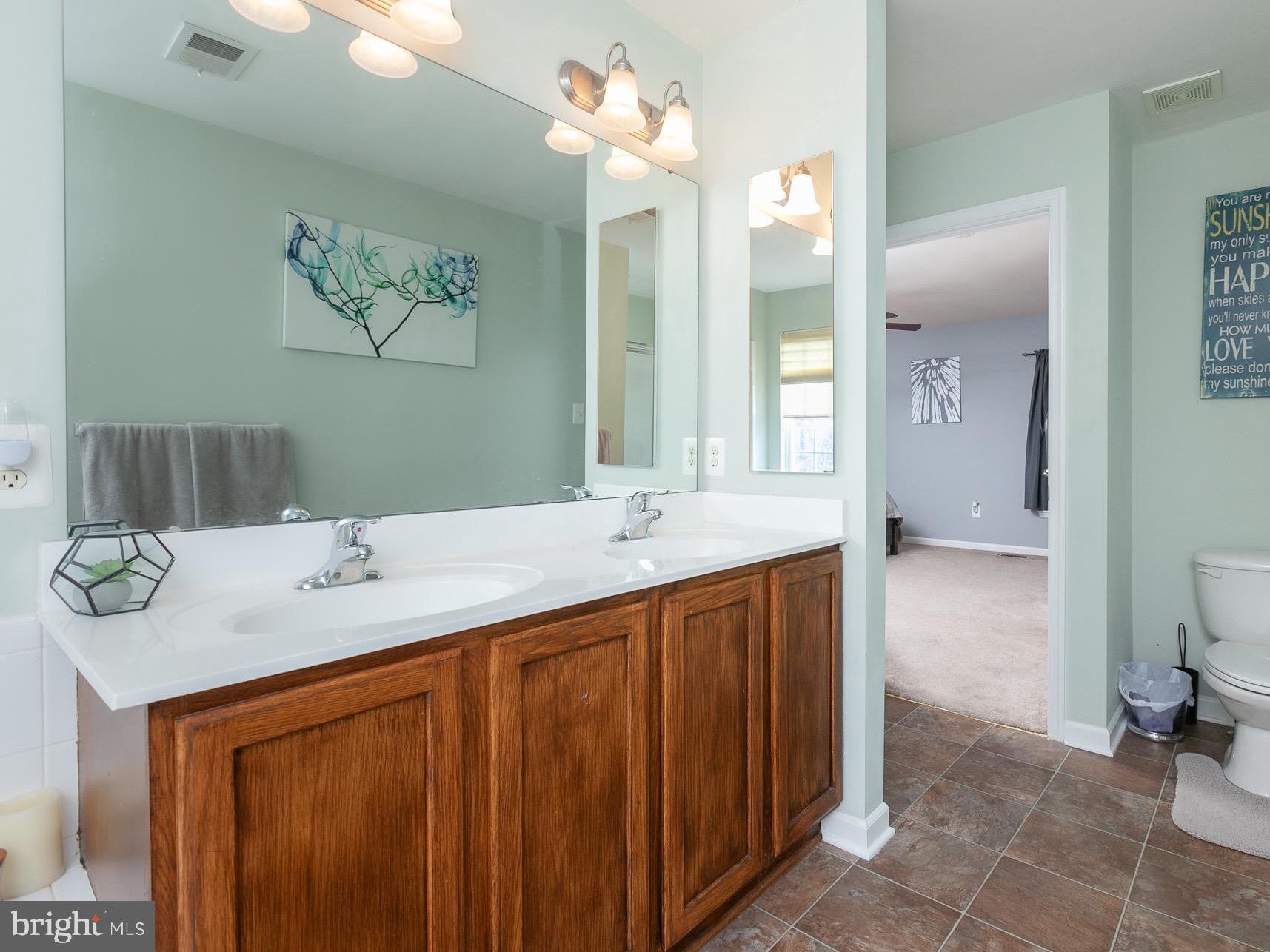 VILLAGE OF WASHINGTON TRAIL - Residential