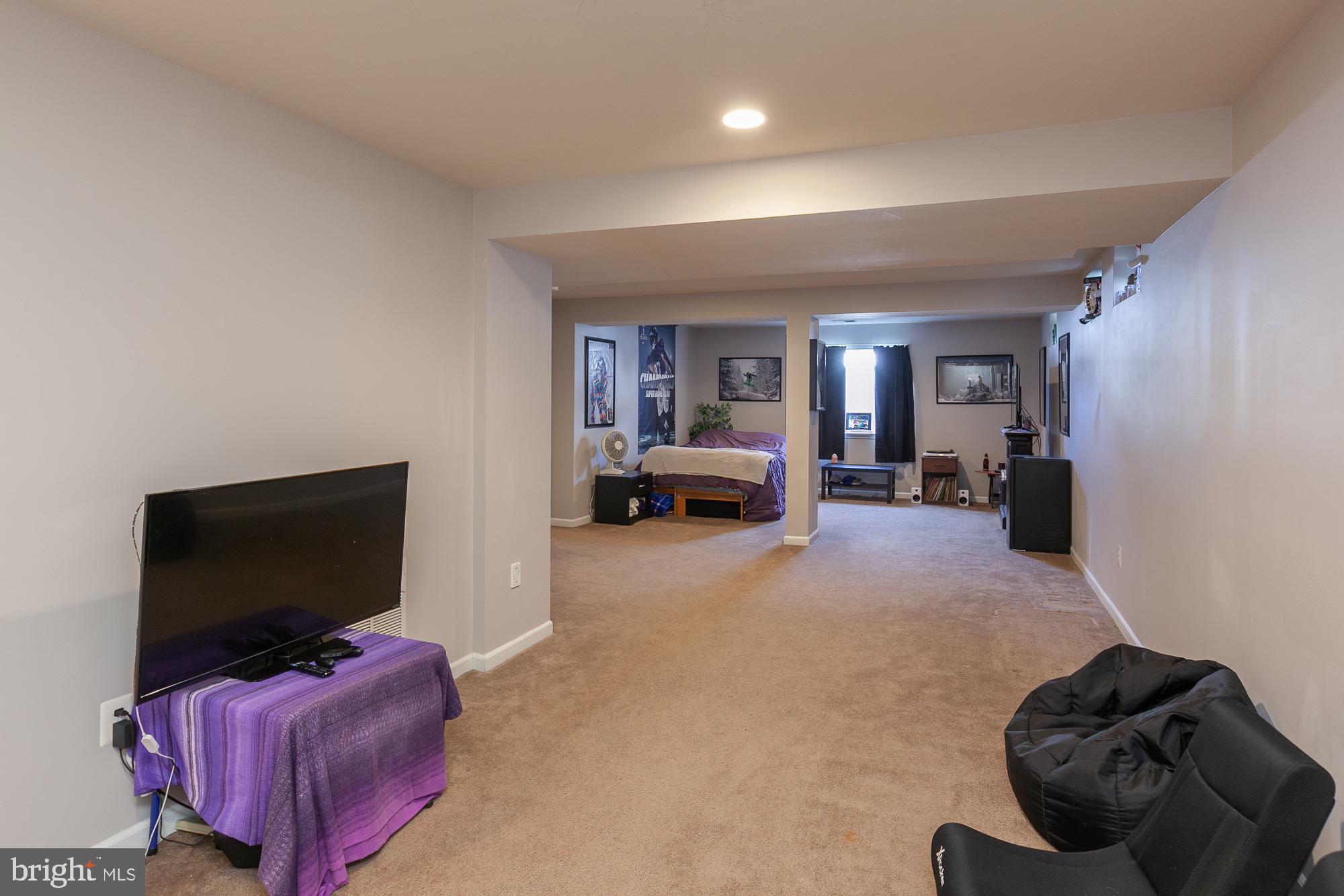 VILLAGE OF WASHINGTON TRAIL - Residential