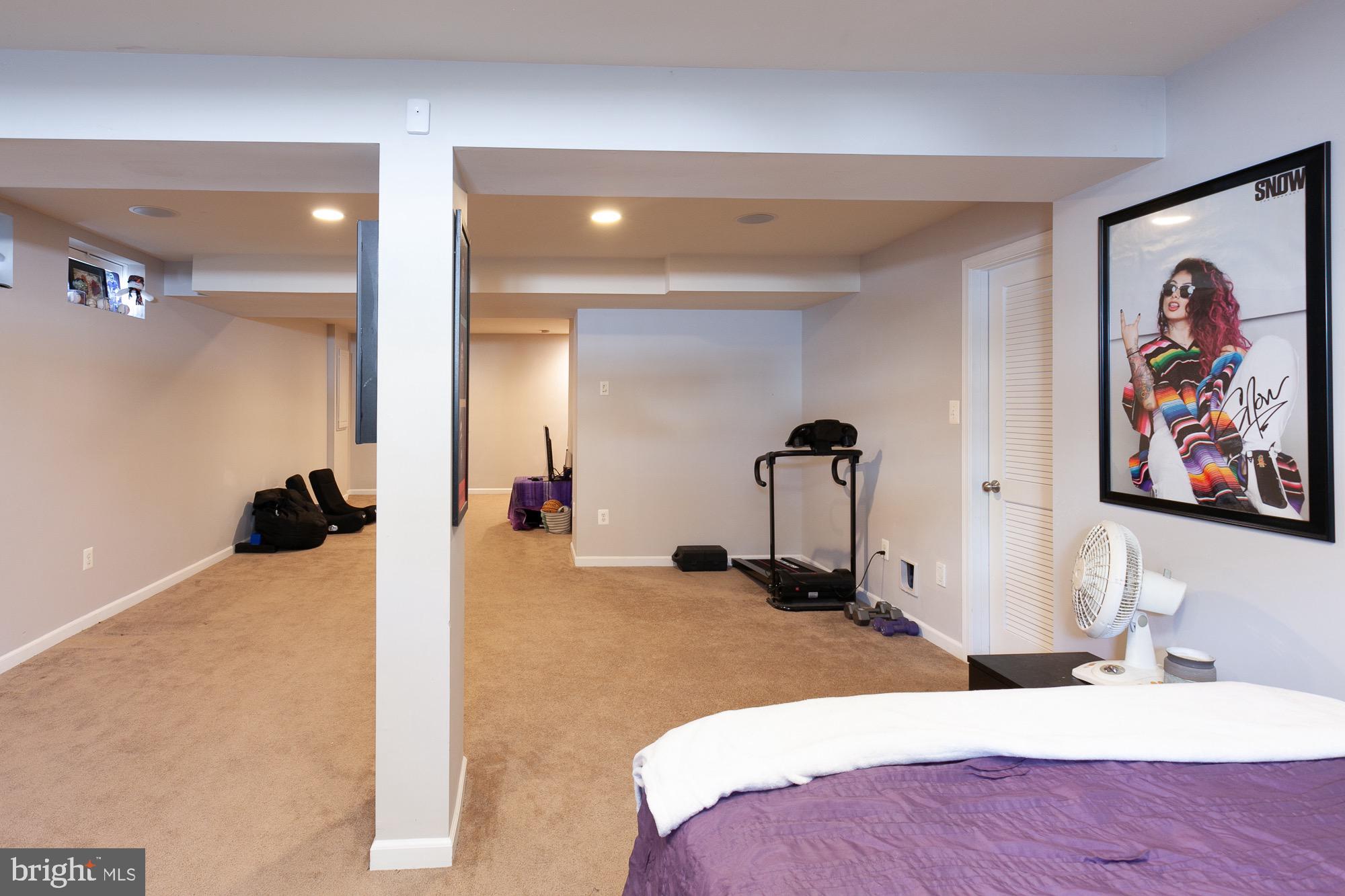 VILLAGE OF WASHINGTON TRAIL - Residential