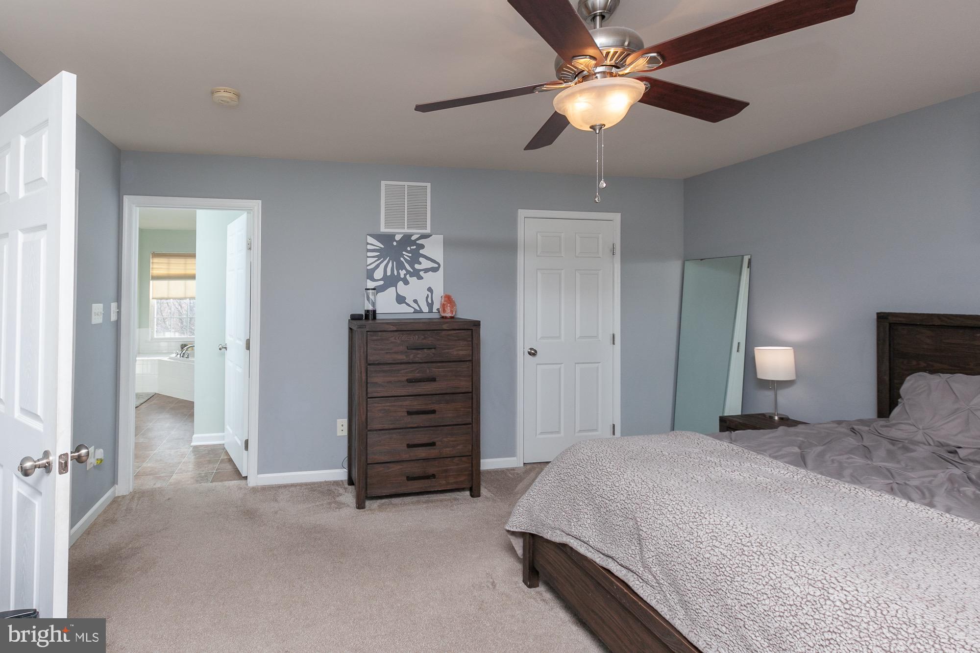 VILLAGE OF WASHINGTON TRAIL - Residential