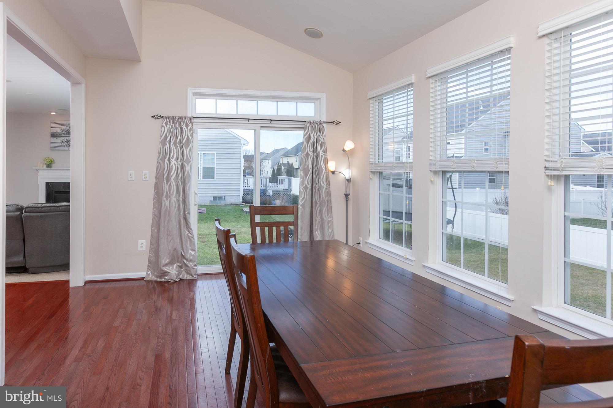 VILLAGE OF WASHINGTON TRAIL - Residential