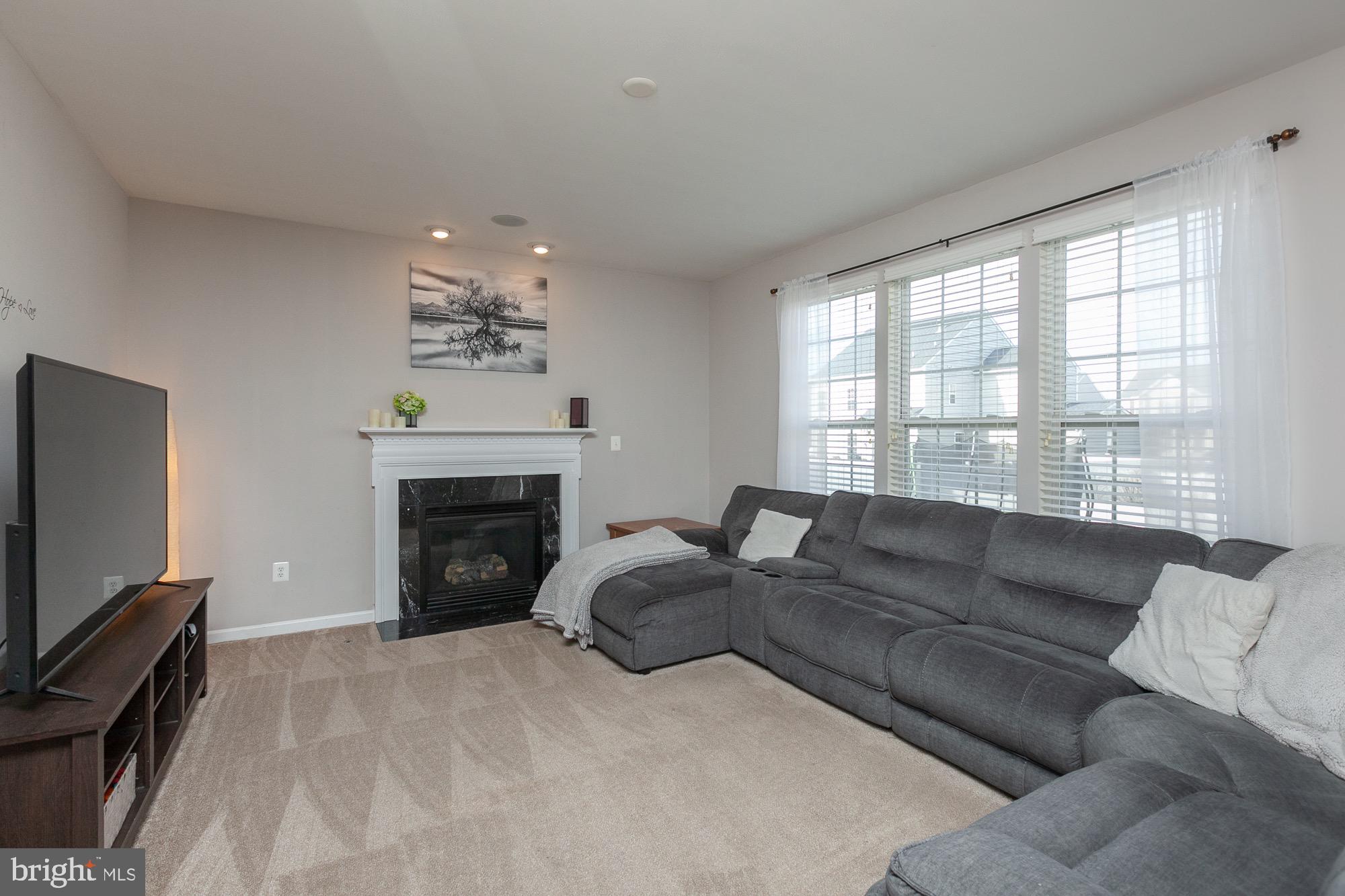 VILLAGE OF WASHINGTON TRAIL - Residential